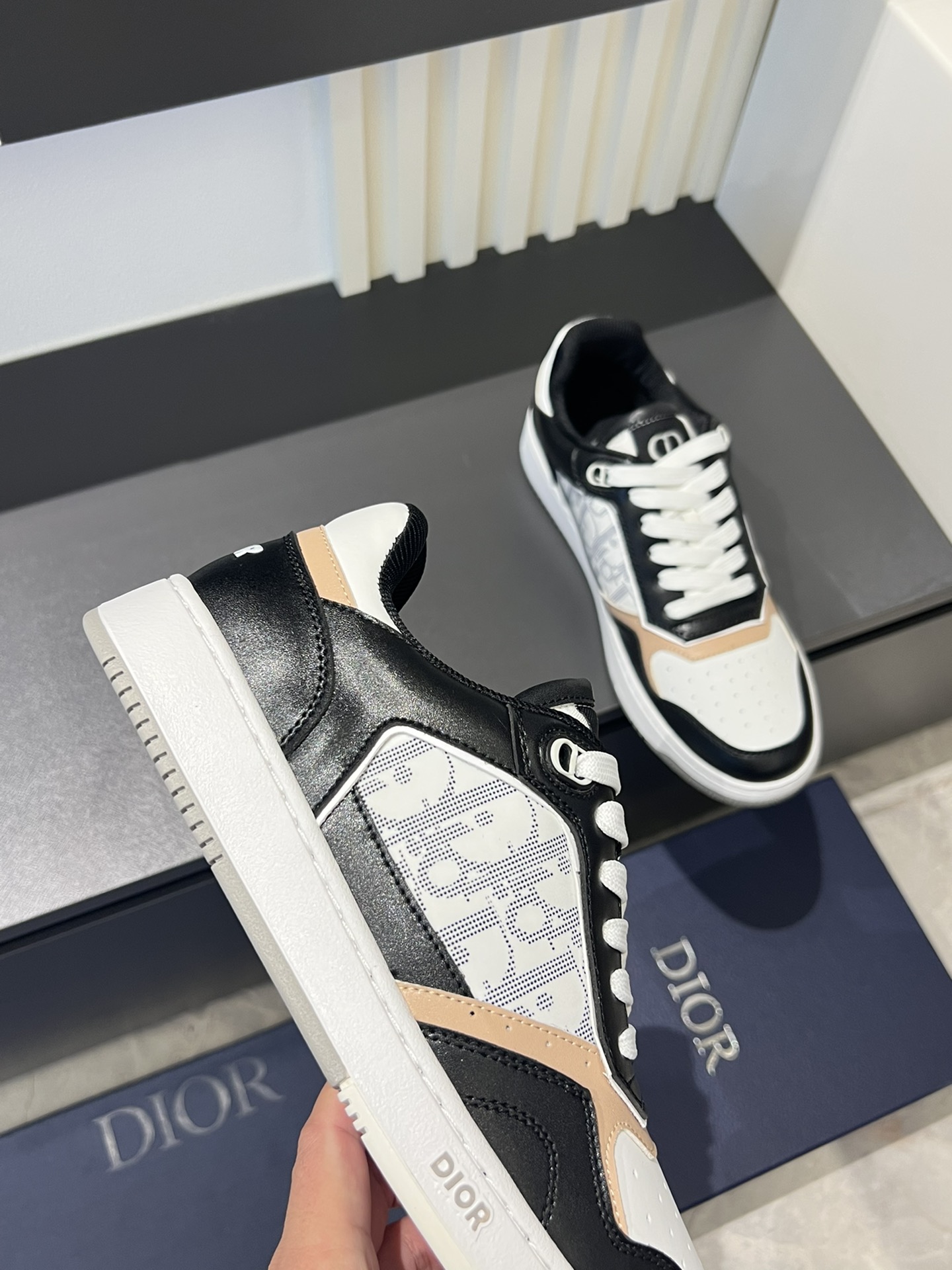Dior B27 Low-Top Sneakers White/Gray Oblique Leather Casual Shoes For Men 9 i1717491926 4397 8