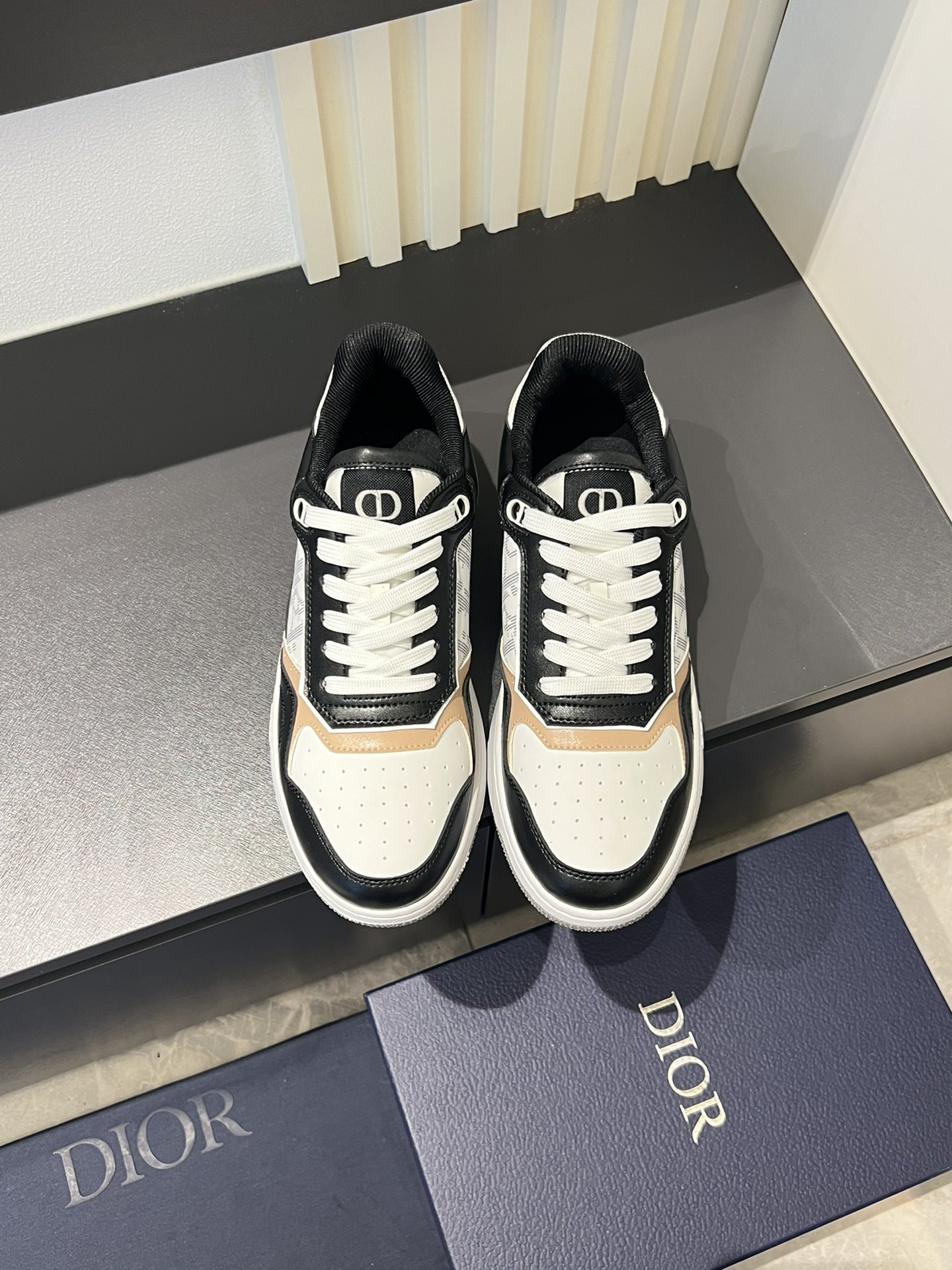 Dior B27 Low-Top Sneakers White/Gray Oblique Leather Casual Shoes For Men 1 Dior B27 Low-Top Sneakers White/Gray Oblique Leather Casual Shoes For Men