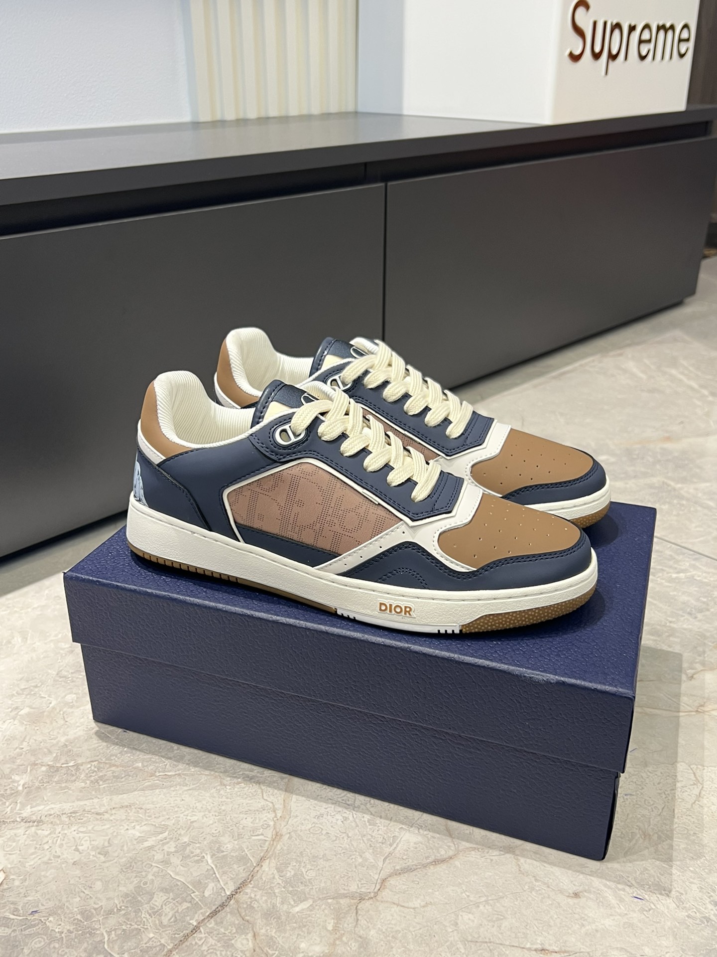Dior B27 Casual Sneakers - Stylish & Comfortable Designer Footwear 3 i1717491973 2652 3