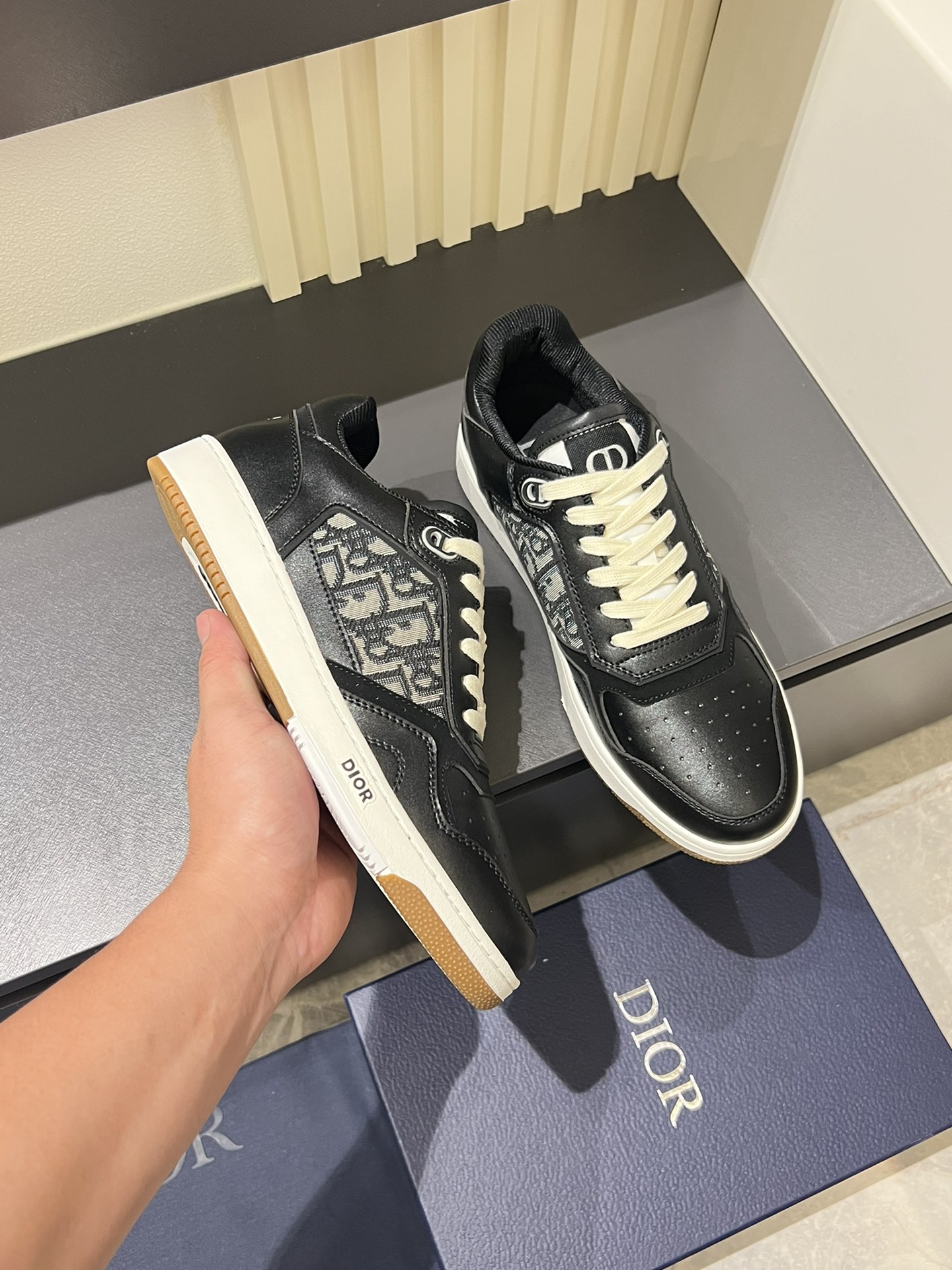 Dior B27 High-Top Sneakers in Black Leather with Oblique Print - Size 38-44 7 i1717492156 6401 1