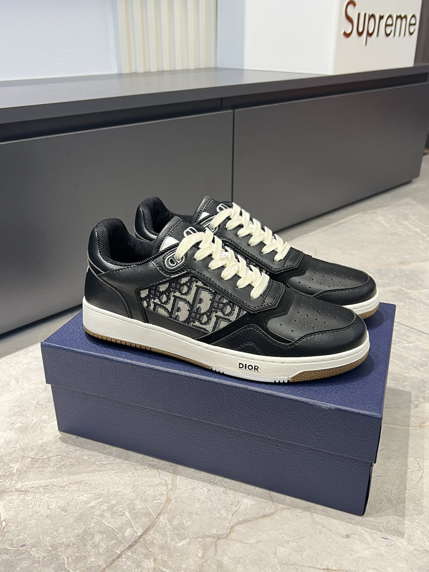 Dior B27 High-Top Sneakers in Black Leather with Oblique Print - Size 38-44 3 i1717492157 5724 2