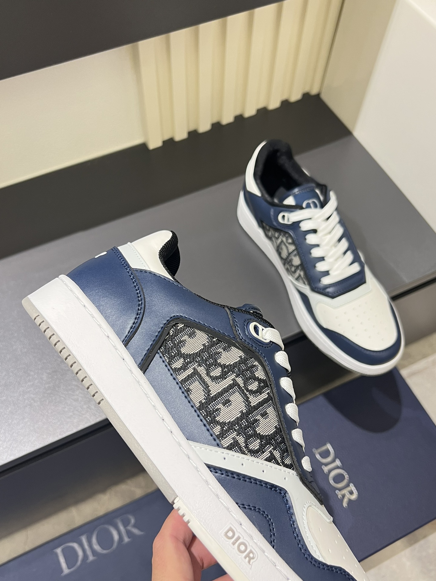 Dior B27 Low-Top Sneakers White Blue Oblique Leather Casual Shoes 9 i1717492337 2802 7