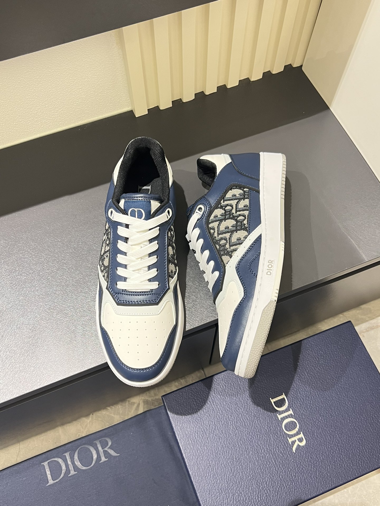 Dior B27 Low-Top Sneakers White Blue Oblique Leather Casual Shoes 5 i1717492337 5817 3