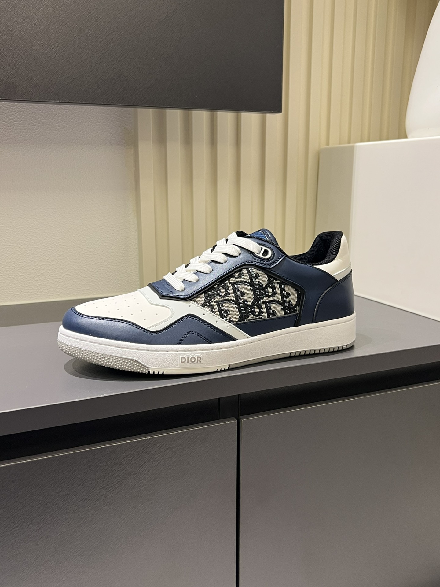 Dior B27 Low-Top Sneakers White Blue Oblique Leather Casual Shoes 6 i1717492337 5992 8