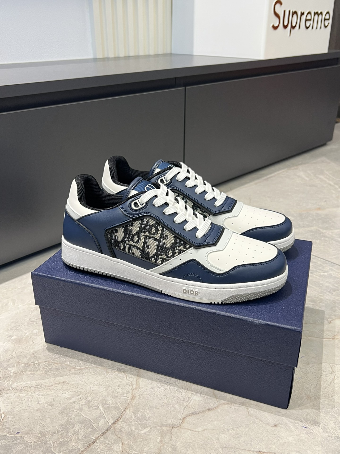 Dior B27 Low-Top Sneakers White Blue Oblique Leather Casual Shoes 3 i1717492337 6106 2