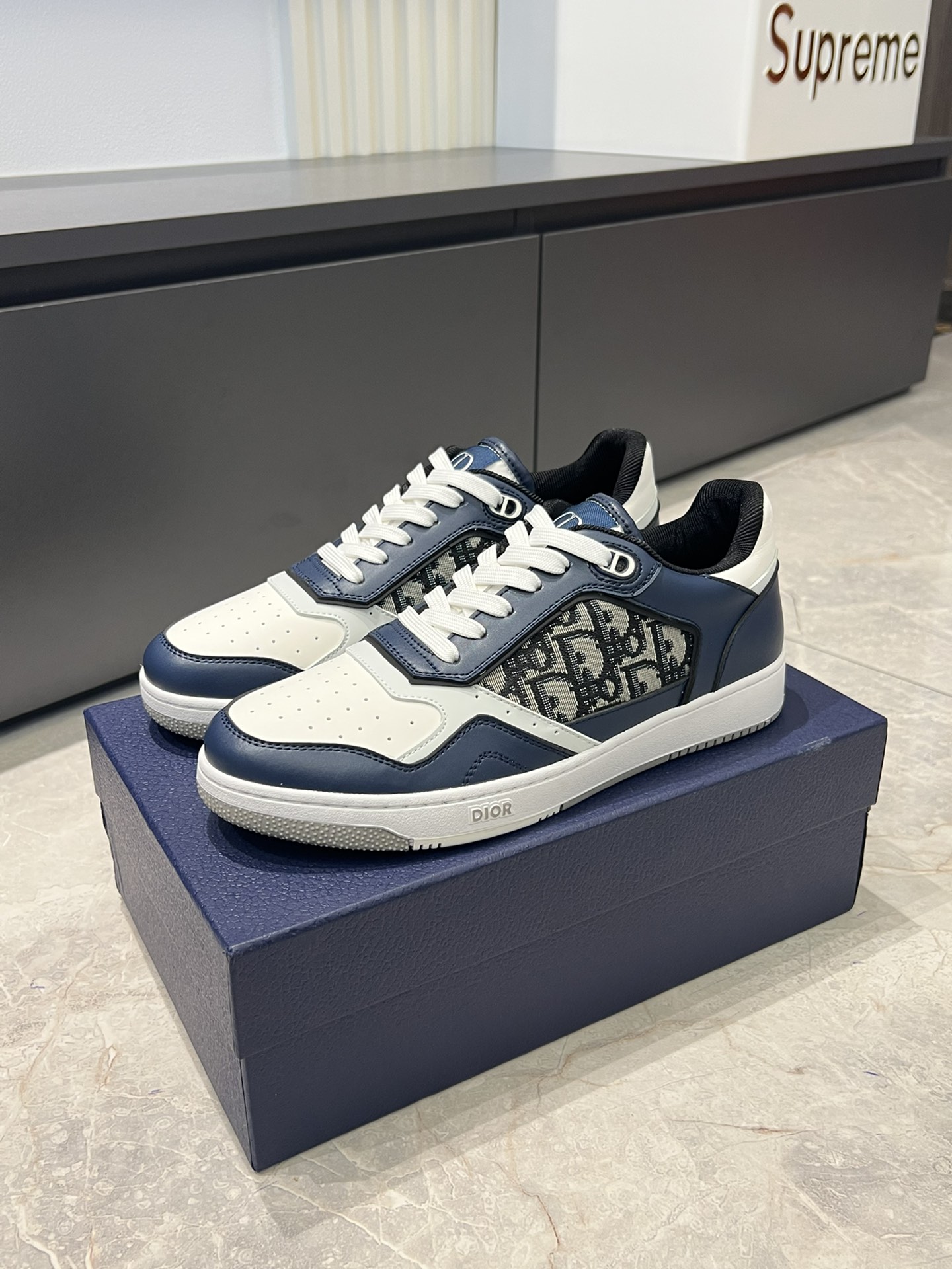 Dior B27 Low-Top Sneakers White Blue Oblique Leather Casual Shoes 4 i1717492337 784 6