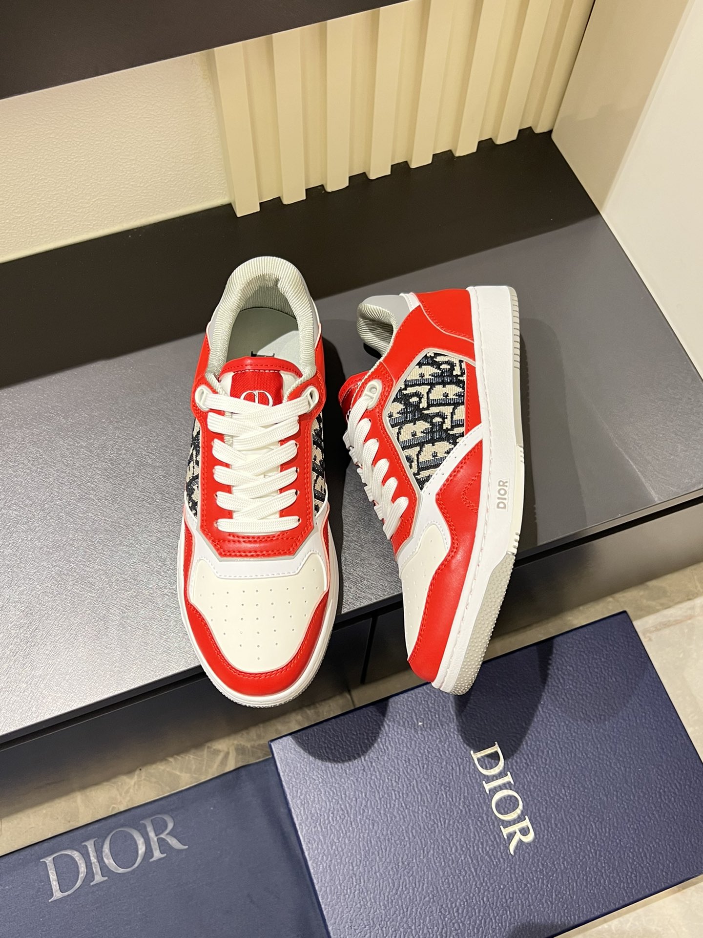 Dior B27 Low-Top Sneakers White/Red Oblique Canvas Casual Shoes For Men 5 i1717492640 5799 4