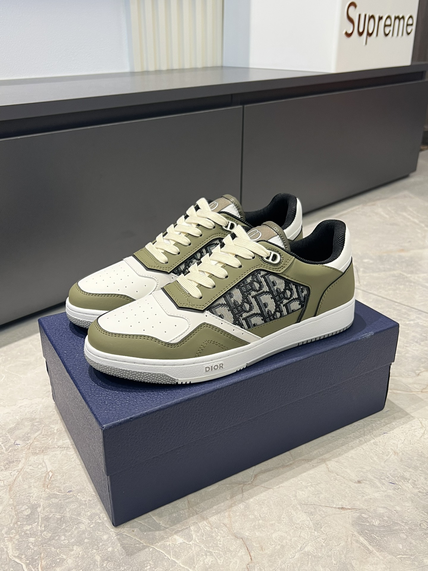 Dior B27 Low-Top Sneakers: Gray and White Leather with Oblique Print Inlay 4 i1717492682 7397 2