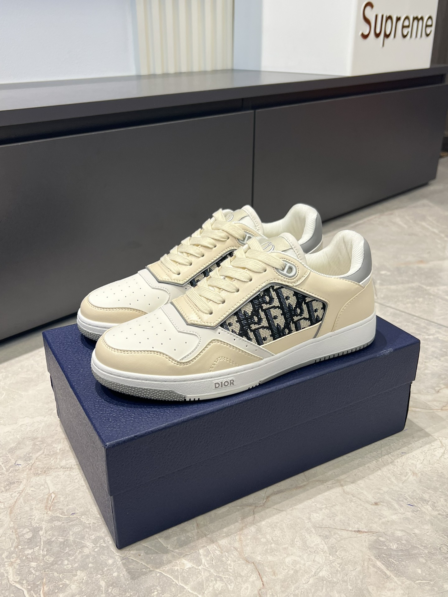Dior B27 Mid-Top Sneakers Gray and White Smooth Calfskin Oblique Print 4 i1717492851 8745 4