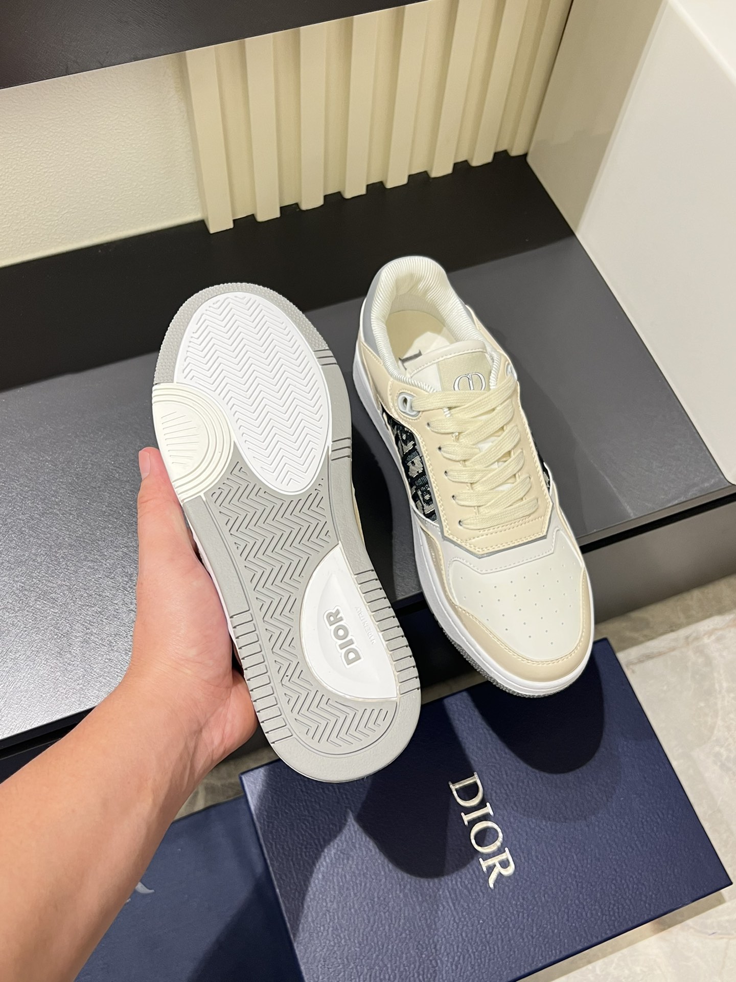 Dior B27 Mid-Top Sneakers Gray and White Smooth Calfskin Oblique Print 8 i1717492851 9458 3