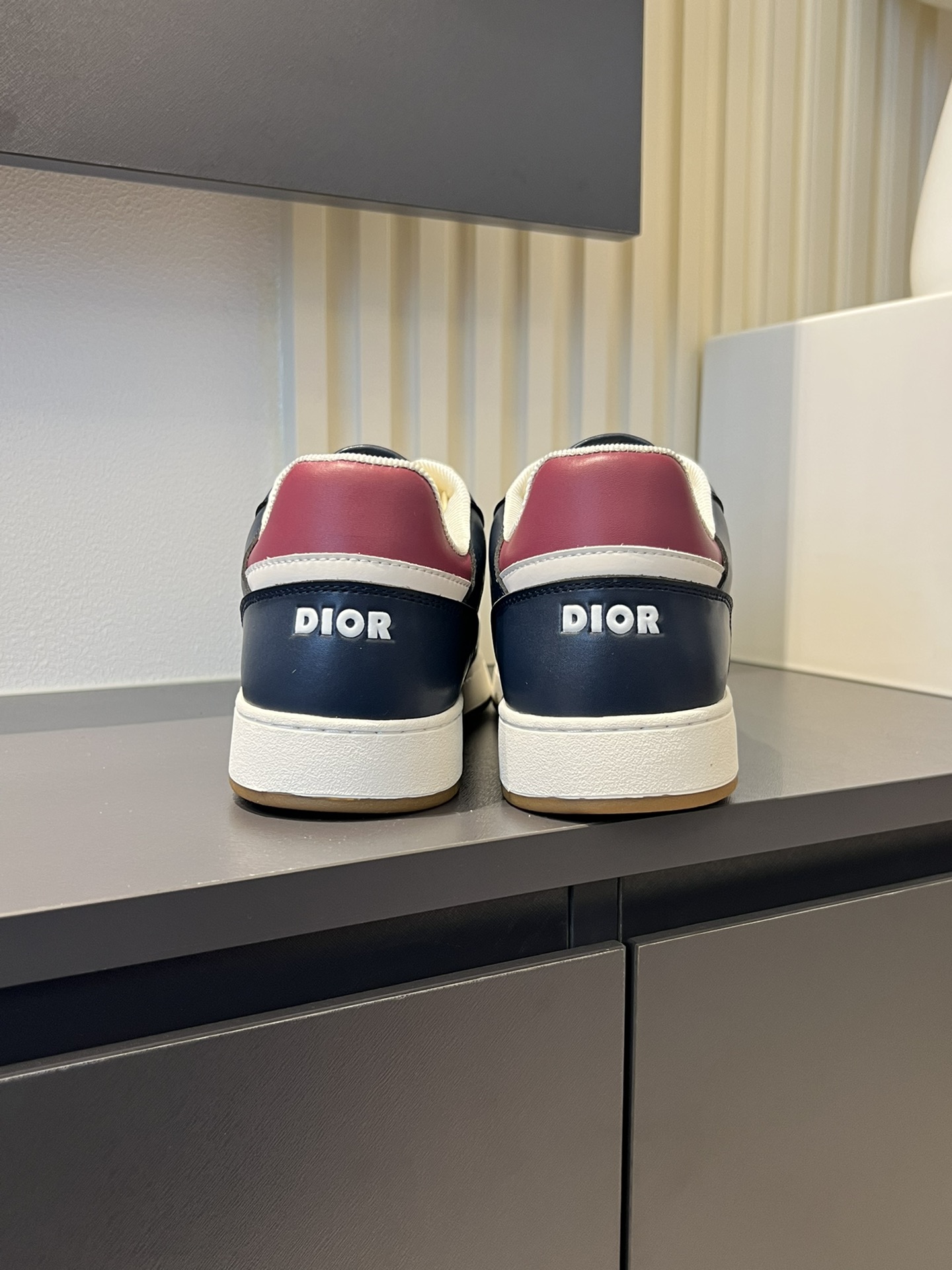 Dior B27 Low-Top Sneakers Gray and White Smooth Calfskin Oblique Print 10 i1717492901 4855 2