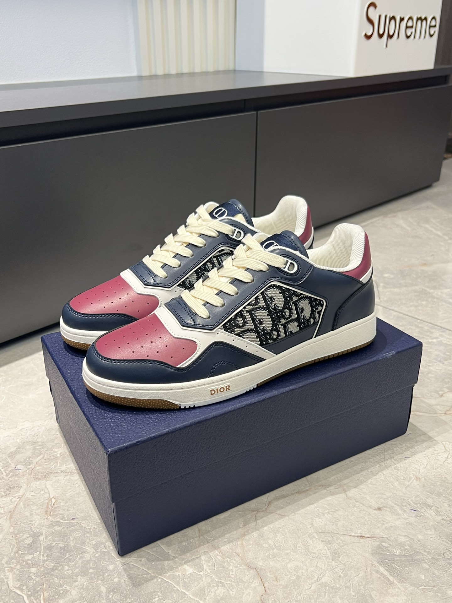 Dior B27 Low-Top Sneakers Gray and White Smooth Calfskin Oblique Print 4 i1717492902 6928 5
