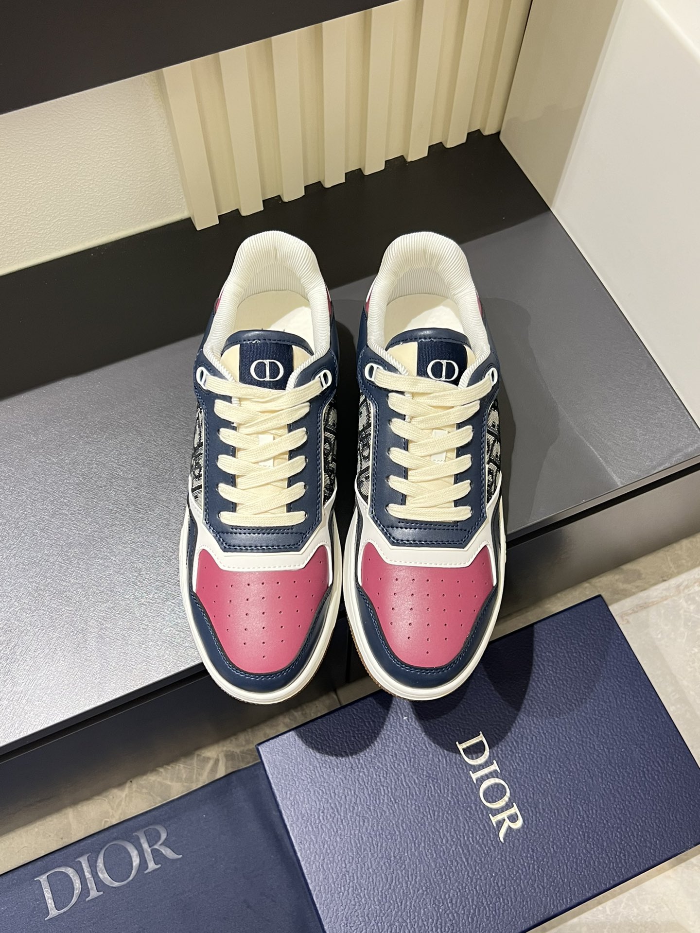 Dior B27 Low-Top Sneakers Gray and White Smooth Calfskin Oblique Print 2 i1717492902 7906 3