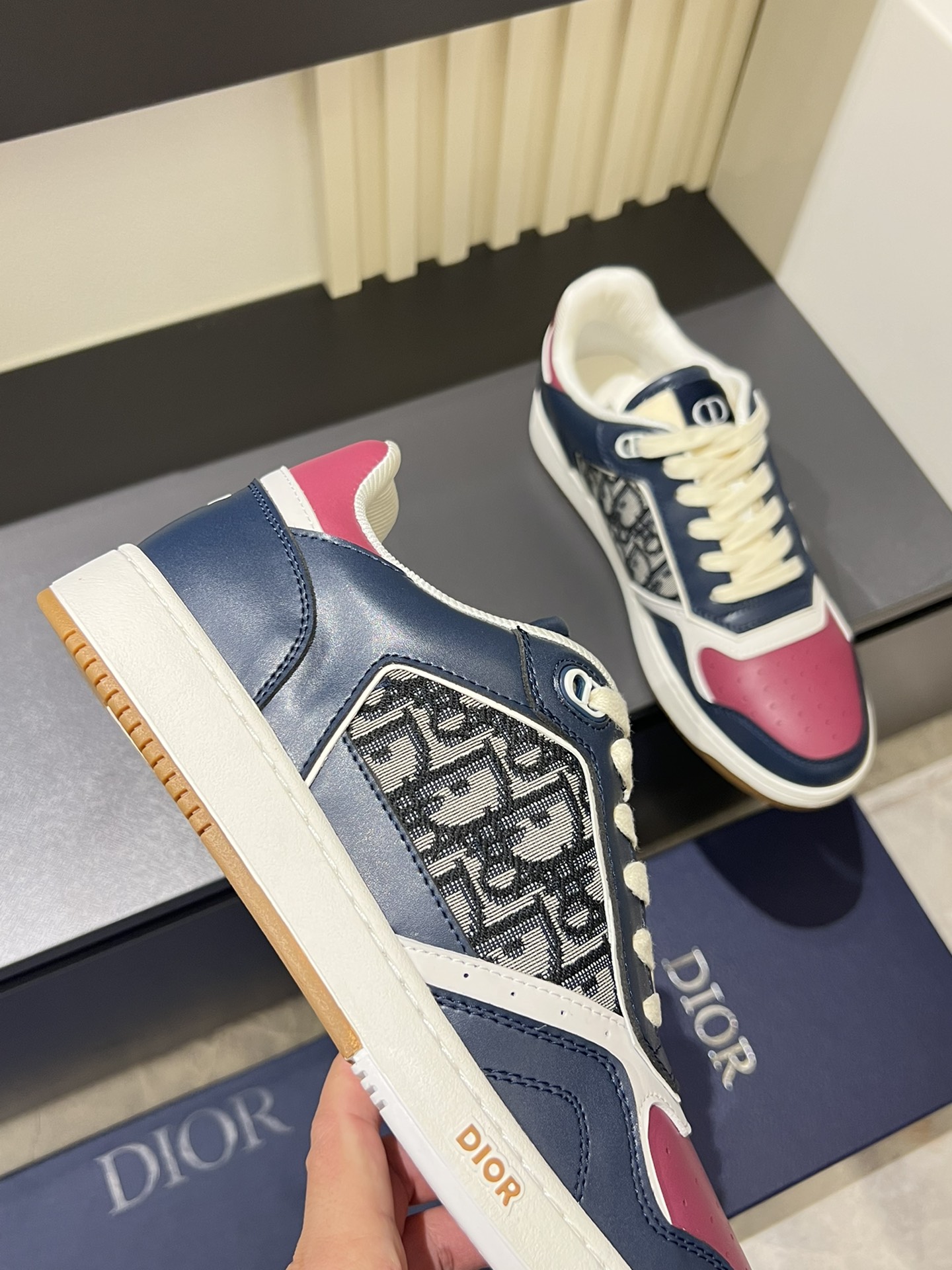 Dior B27 Low-Top Sneakers Gray and White Smooth Calfskin Oblique Print 9 i1717492902 8701 7