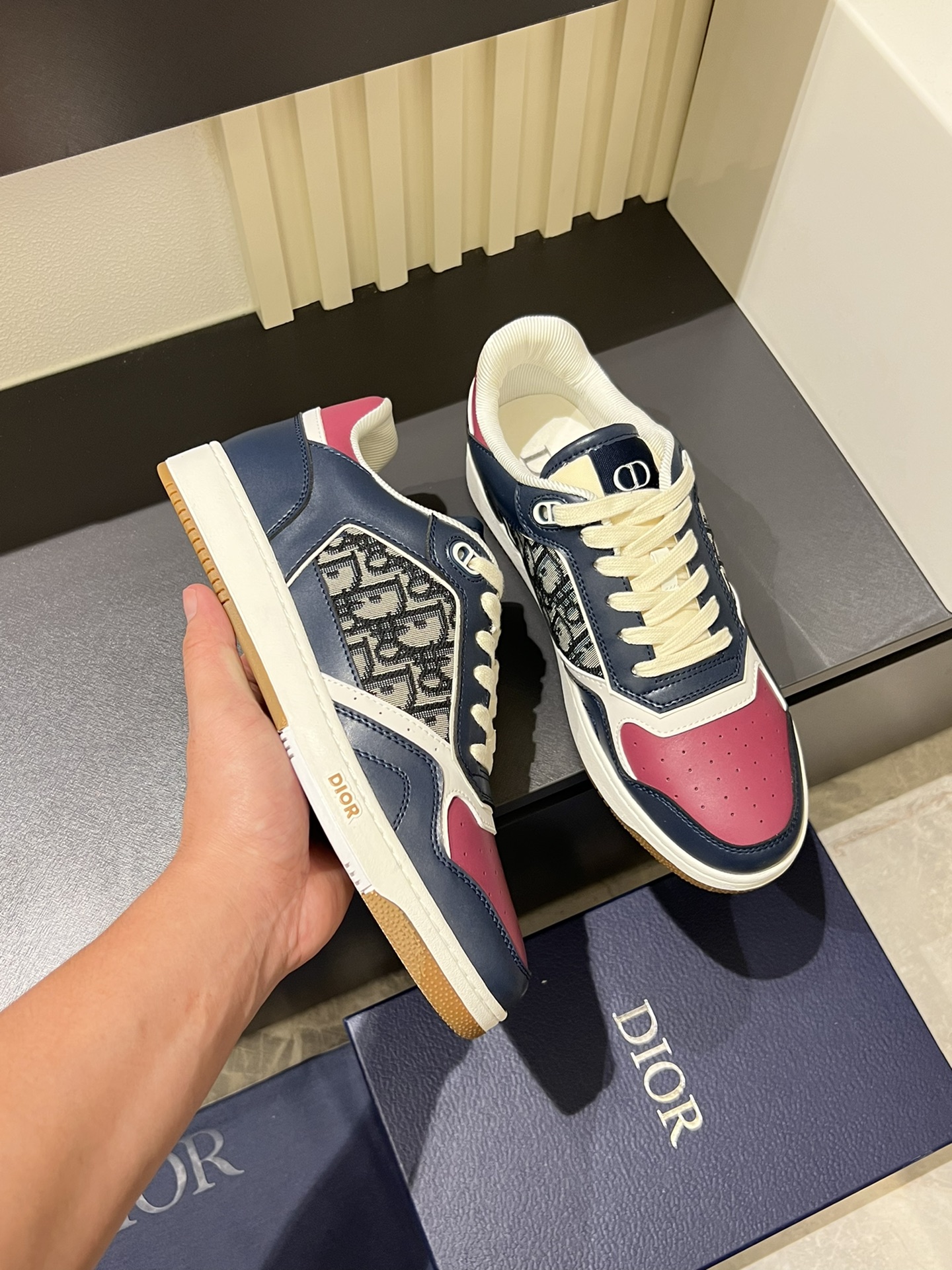 Dior B27 Low-Top Sneakers Gray and White Smooth Calfskin Oblique Print 7 i1717492940 6544 0