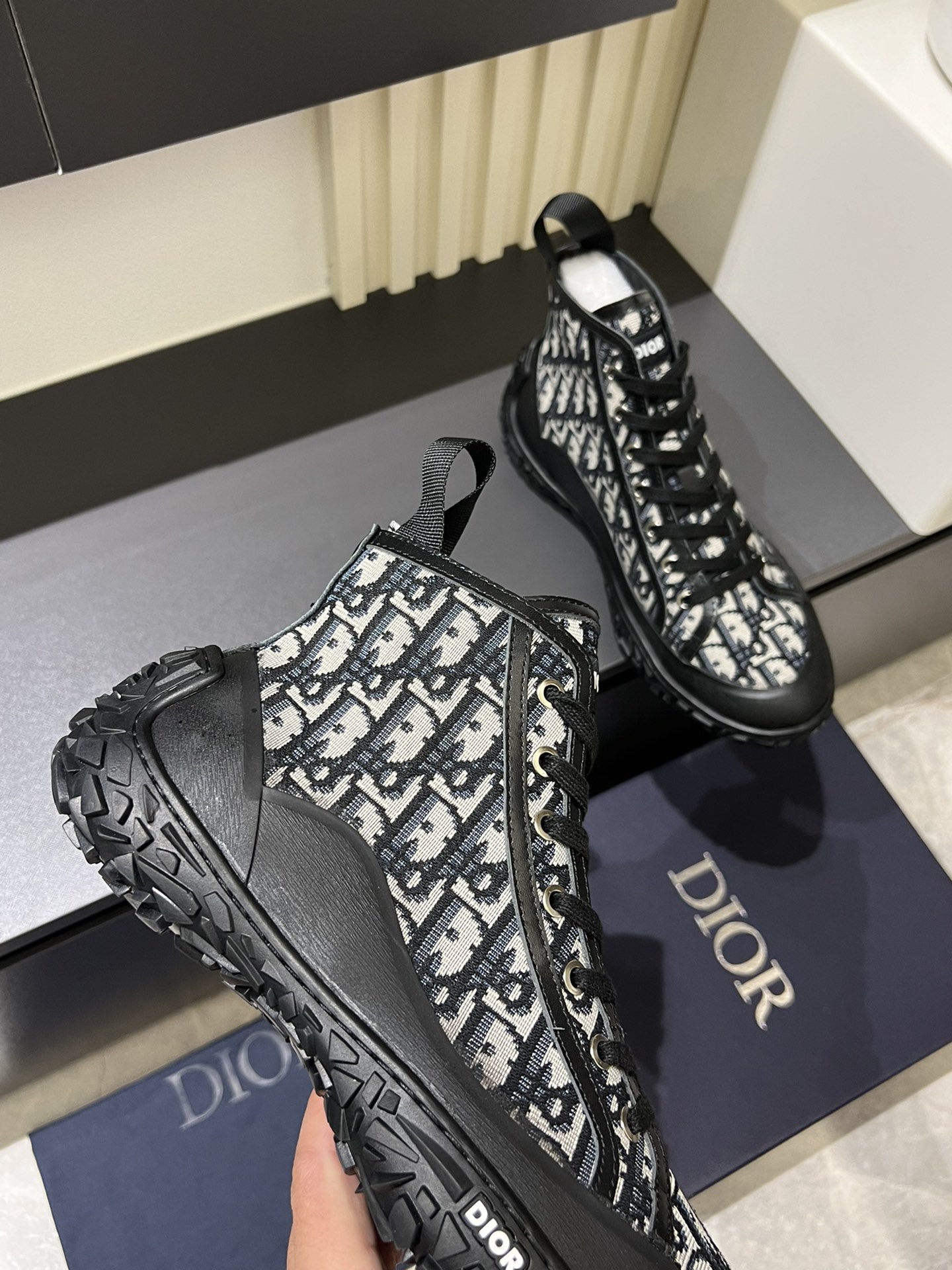 DIO* B28 High-Top Sneakers with Oblique Print - Modern Style & Comfort 9 i1727082703 7194 8