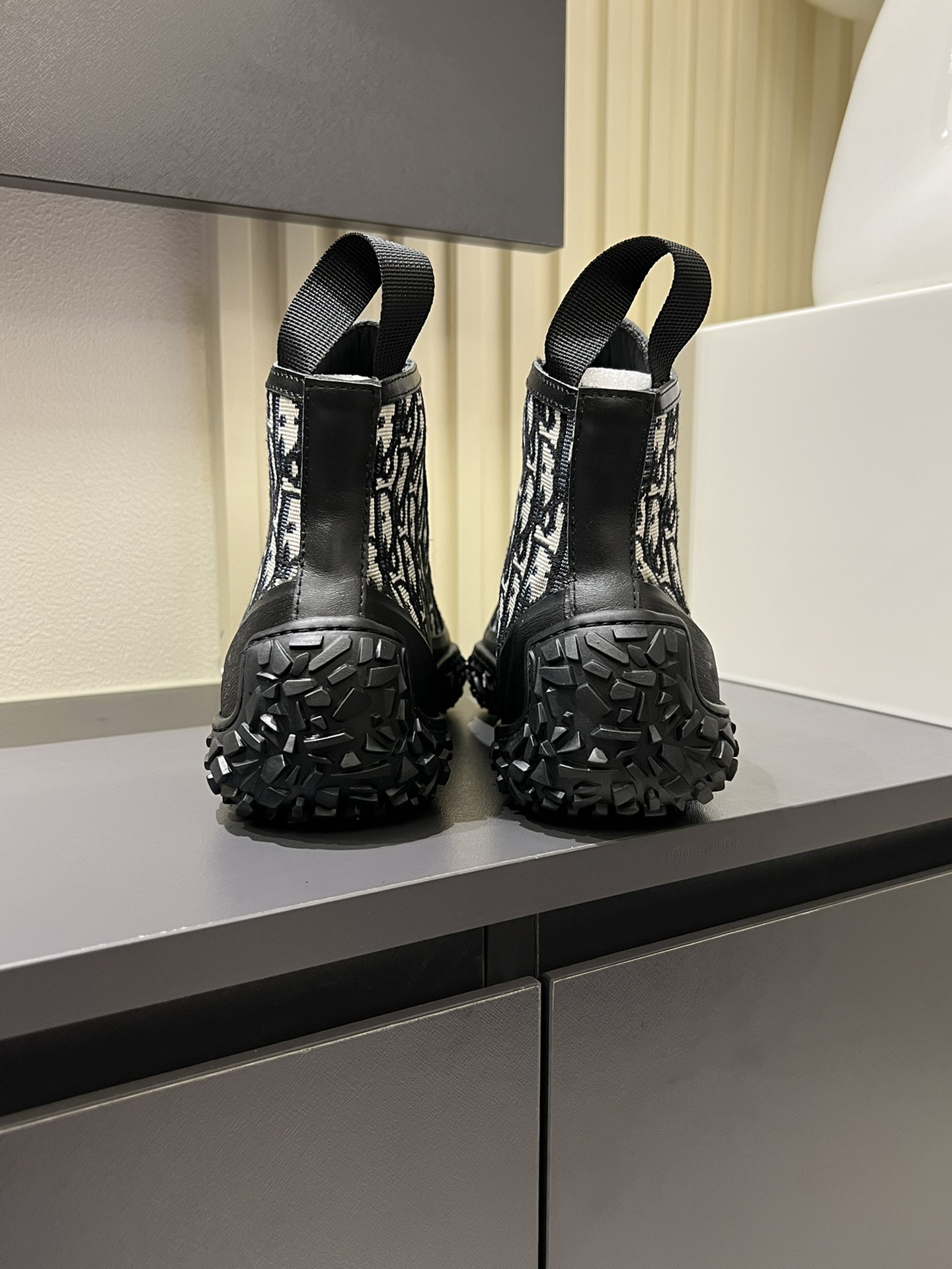 DIO* B28 High-Top Sneakers with Oblique Print - Modern Style & Comfort 10 i1727082703 9046 3