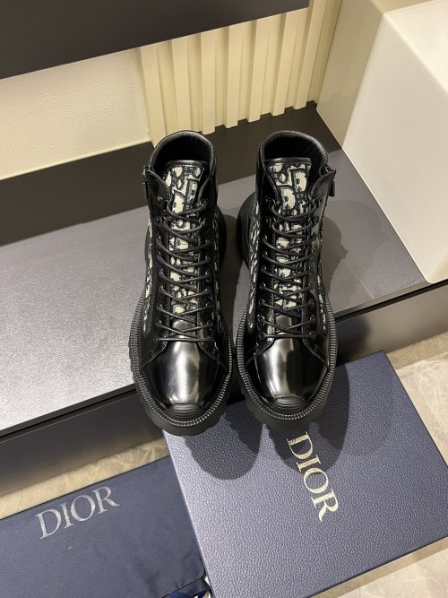 Dior Derby Oblique en cuir noir poli, design mode et confort pour homme 1 Dior Derby Oblique en cuir noir poli, design mode et confort pour homme