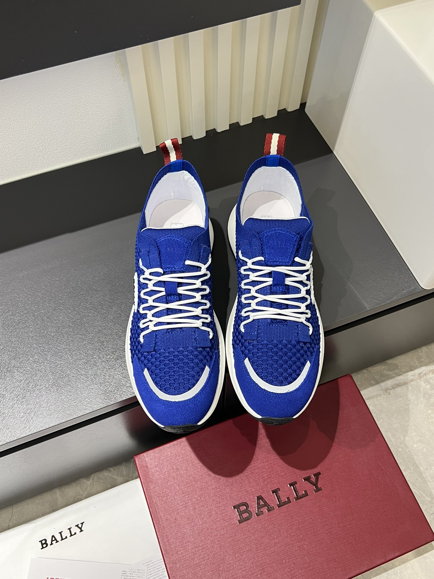 NO:730850,'Ball*' Bally men's spring and summer casual sports lazy slip-ons, new models are on sale at the counter, using imported fly knit breathable uppers, the fabric is soft, delicate, comfortable and breathable, the uppers are decorated with B's classic letter logo design, hand-stitching technology, hemming details, cowhide lining feet, with new V-bottom rubber combination outsole, casual, fashionable and versatile!  Size38-44 (45 customized),, bally, cowhide19860909《Ball*》巴利男士春夏休闲运动懒人穿脱一脚蹬,专柜在售新款,采用进口飞织透气鞋面,面料柔软细腻舒适透气,鞋面饰以B家经典字母logo设计,手工缝线工艺,包边细节,牛皮内里垫脚,搭配新款V底橡胶组合大底,休闲时尚百搭！Size38-44（45定做）,,bally,cowhide,Men's shoes