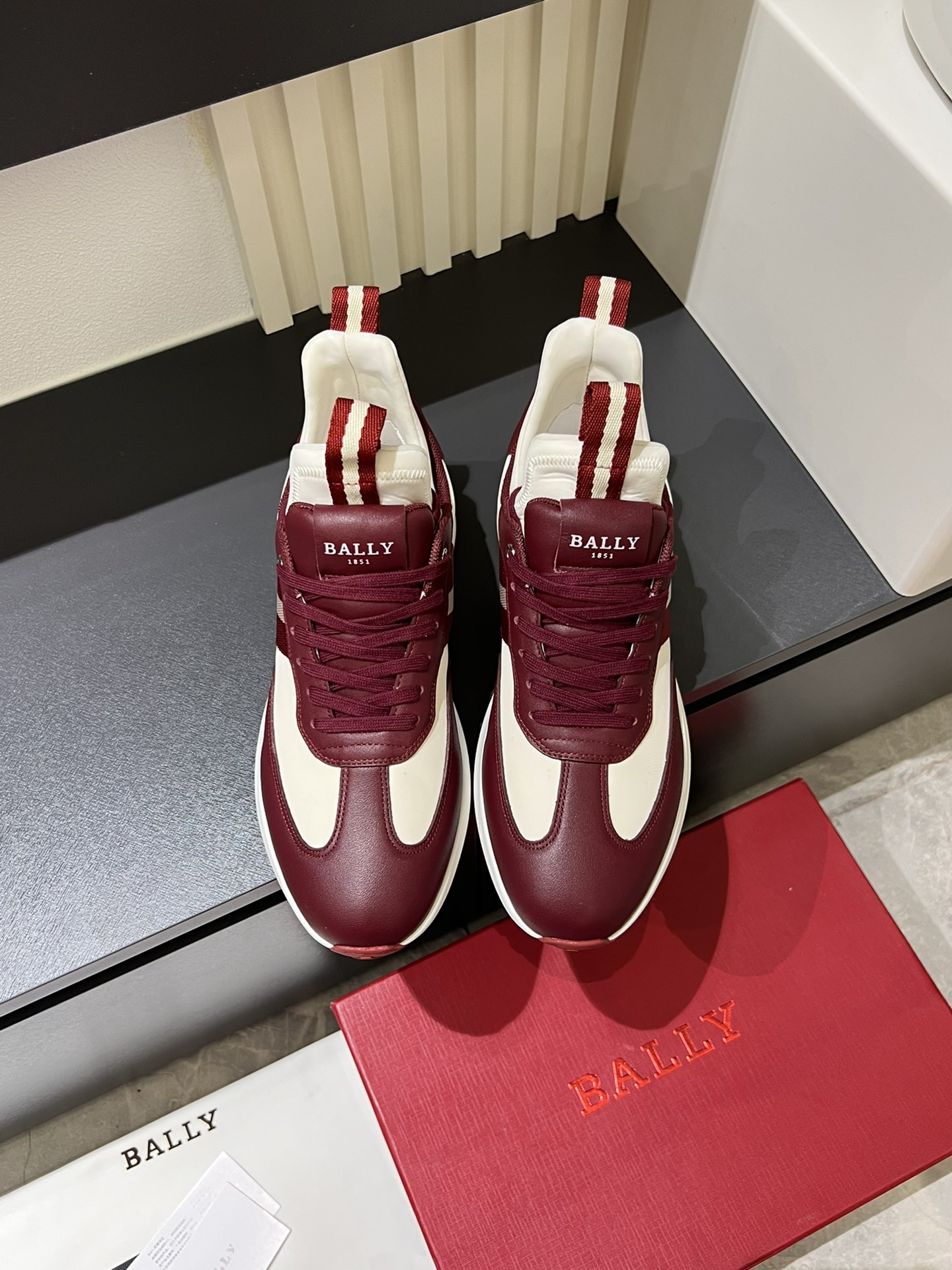 NO:730789,'BALL*' Bally's Demmy sneakers use mixed materials based on daily styling. They are made of solid color and suede cow leather with textured mesh. They are comfortable and soft sheepskin lining. Contrast color decorations are used on both sides to add new ideas. Ultra-light original outsole. Size 38-44, can be customized to 45, sneakers, cowhide, sheepskin19860909《BALL*》巴莉 Demmy 运动鞋 在日常造型基础上采用混合材质,选用纯色与绒面牛皮革,搭配质感网布制成,舒适软软羊皮内里.两侧运用撞色装饰增添新意.超轻原版大底. 码数38-44,可定做45,,sneakers,cowhide,sheepskin,Men's shoes