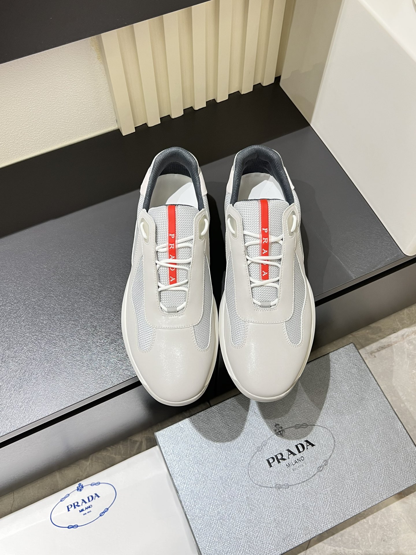 NO:273563,Pjia’s new casual sneakers, high-end quality TW custom double-layer breathable mesh splicing head layer cowhide material, insole is calfskin, punched design, breathable and comfortable Original vacuum PU blister sole, lightweight and soft, super good foot feel, full comfort!  Size38-44 (45.46 customized),,sneakers,cowhide19860909P家新款休闲运动鞋,高端品质 TW定制双层透气网布拼接头层牛皮材质, 鞋垫是小牛皮 冲孔设计 透气舒适 原厂真空PU吸塑大底 轻质柔软 脚感超级好 舒适度满分！Size38-44（45.46定做）,,sneakers,cowhide,Men's shoes