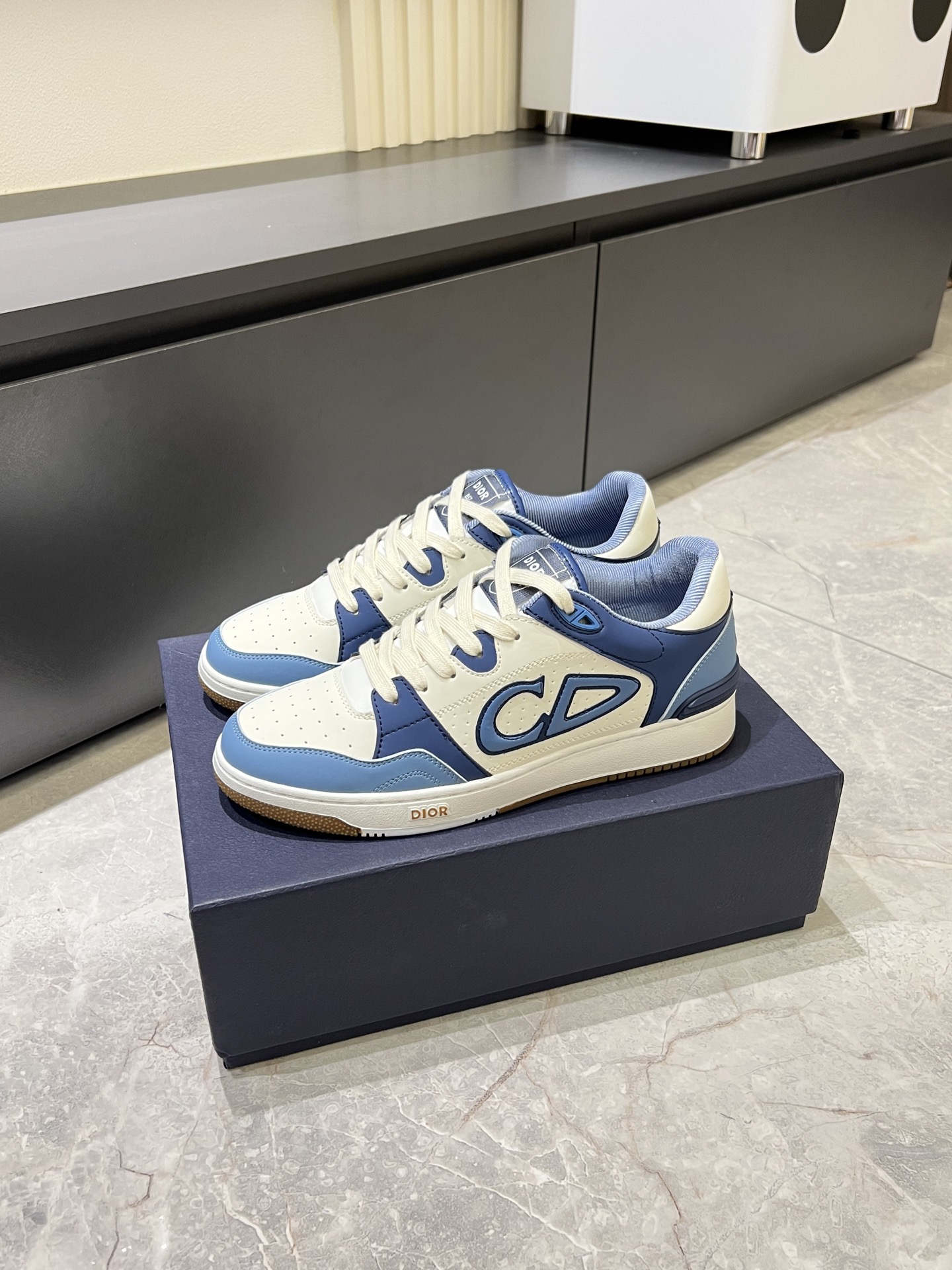 Dior B27 Mid-Top Casual Sneakers - Gray and White Leather, Oblique Print 4 i1745833132736 9589 0 1