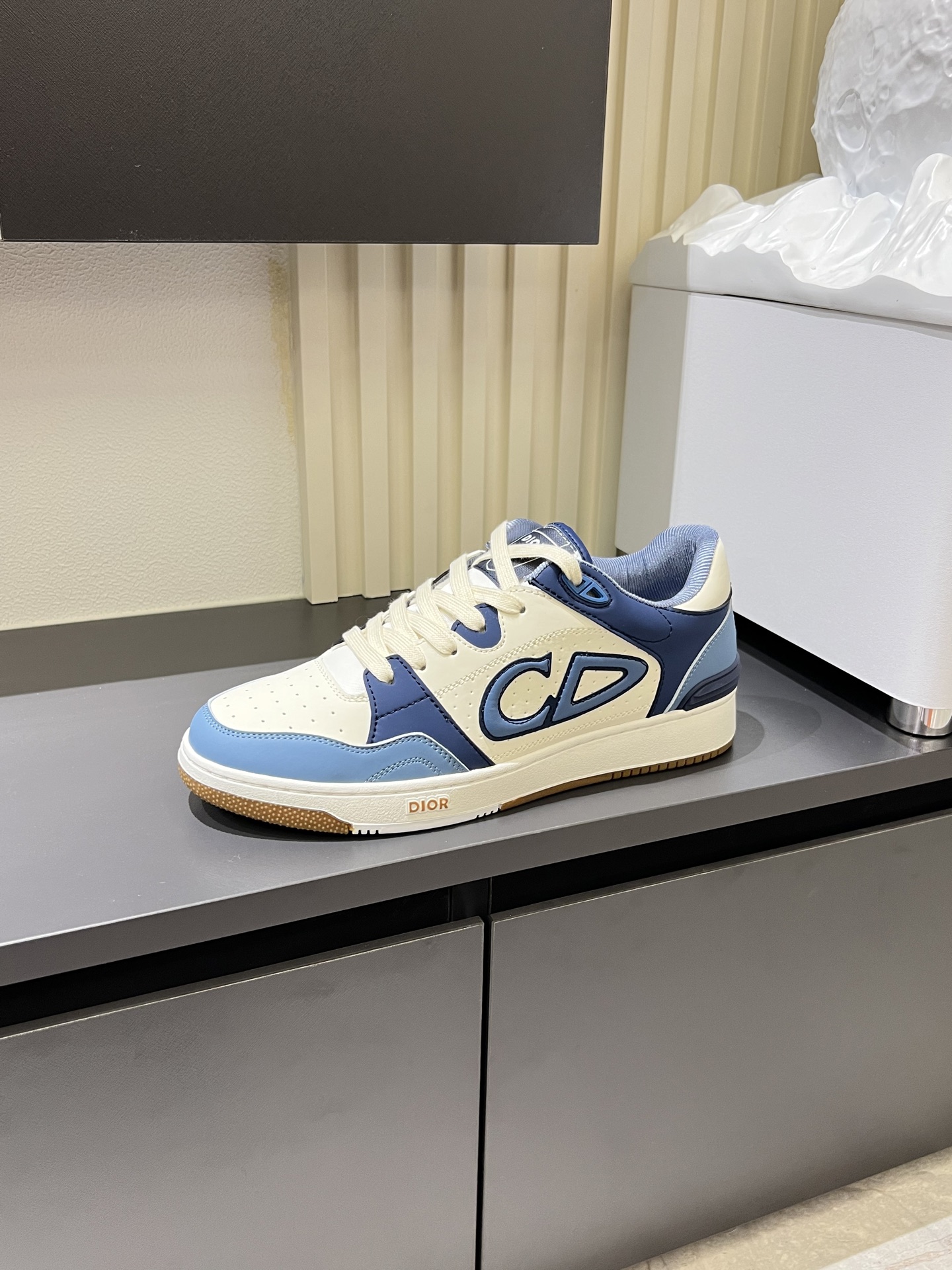 Dior B27 Mid-Top Casual Sneakers - Gray and White Leather, Oblique Print 6 i1745833132891 8791 0 2