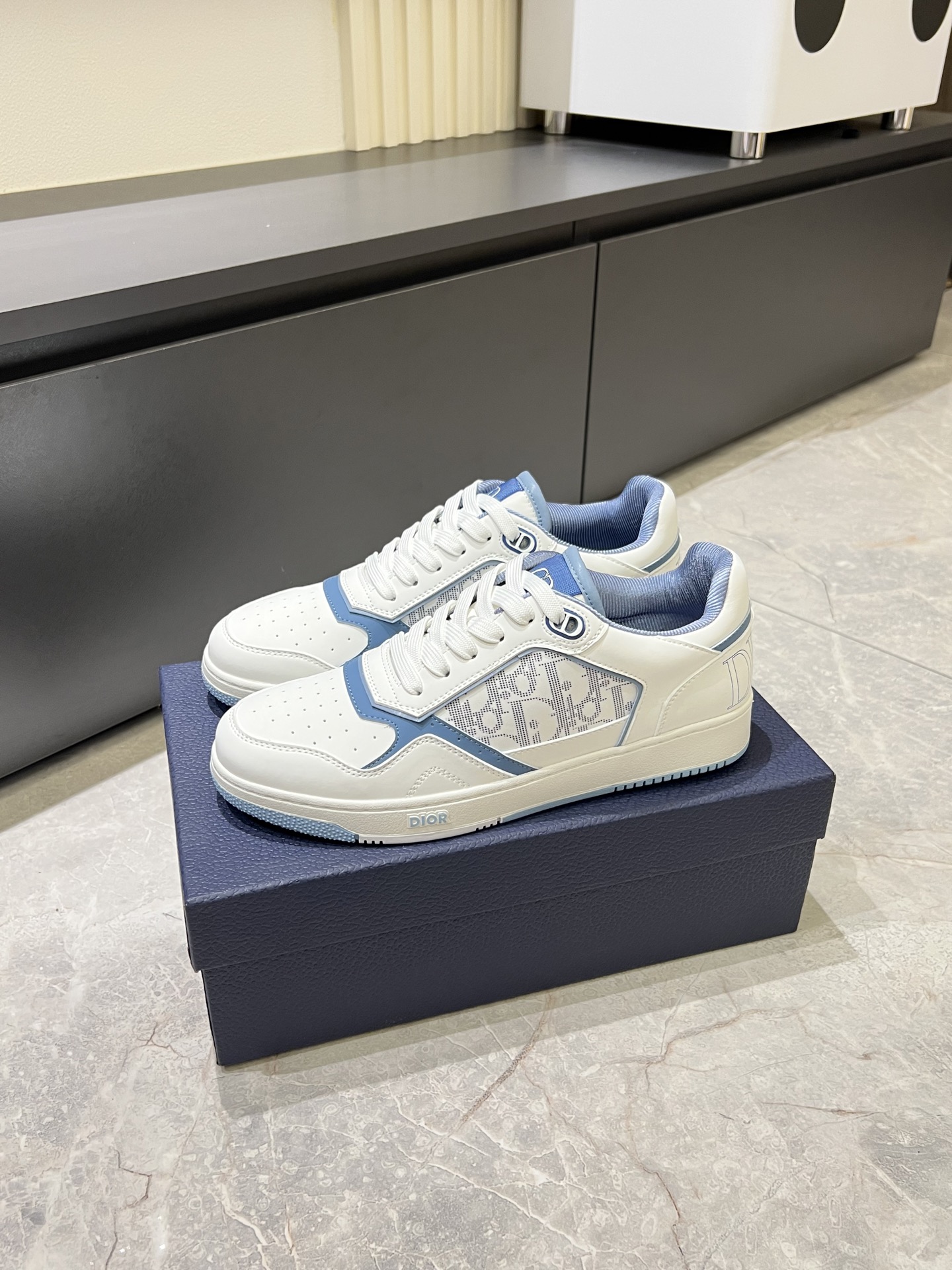 Dior B27 Casual Sneakers: High-Top Design, Iconic Oblique Print, Sizes 38-44 4 i1745833346005 1207 0 1