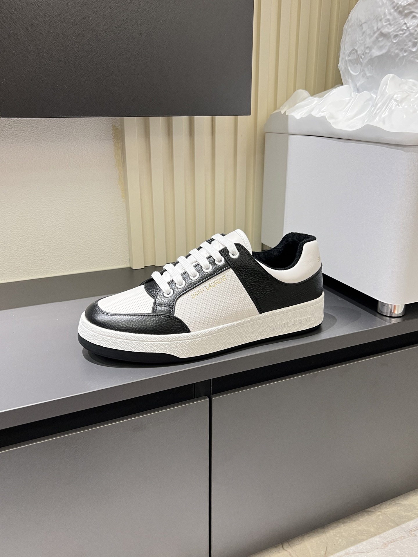 Yves Saint Laurent סניקרס ספורטיביות יוקרתיות מעור נאפה לגברים - איכות פרימיום 6 i1751038503874 584 0 3