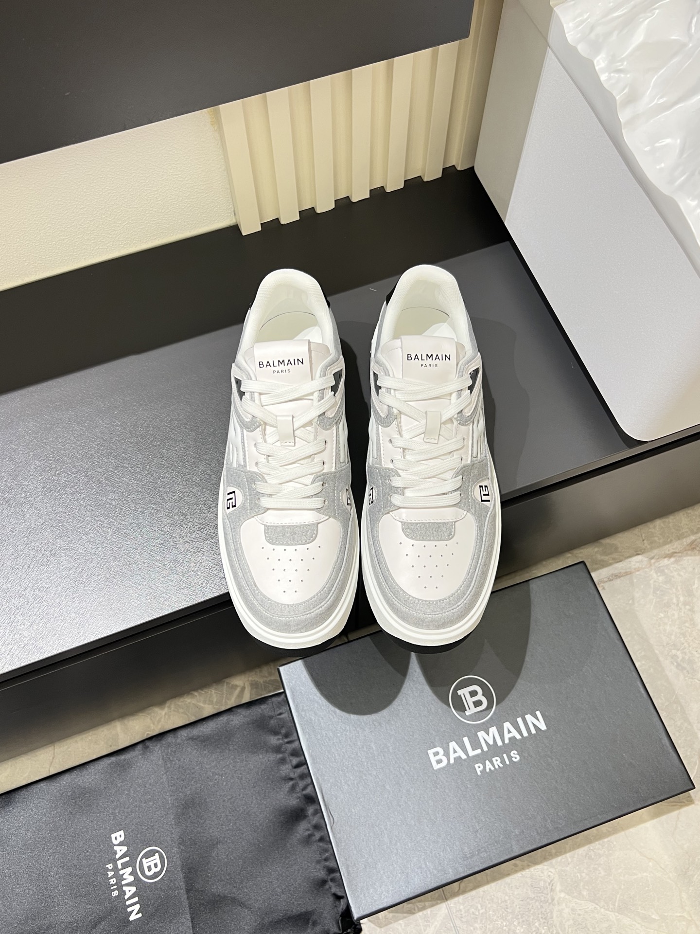 NO:745000,Balmain's new men's sports and casual shoes are fashionable and trendy. The cowhide leather lining is very comfortable on the feet, extremely soft and delicate. It is equipped with Balmain's exclusive eyelet hardware buckle, TPU outsole, and streamlined men's shoes!  Don’t miss this high-end boutique!  size38-44 (45.46 customized),,balmain,balmain,cowhide19860909巴尔曼BALMAIN 新款男士运动休闲鞋,时尚潮流,内里牛皮上脚非常舒适,极致柔软细腻,搭配巴尔曼专属鸡眼五金扣,TPU大底,流线形男鞋！高档精品别错过！size38-44（45.46定做）,,balmain,balmain,cowhide,Men's shoes