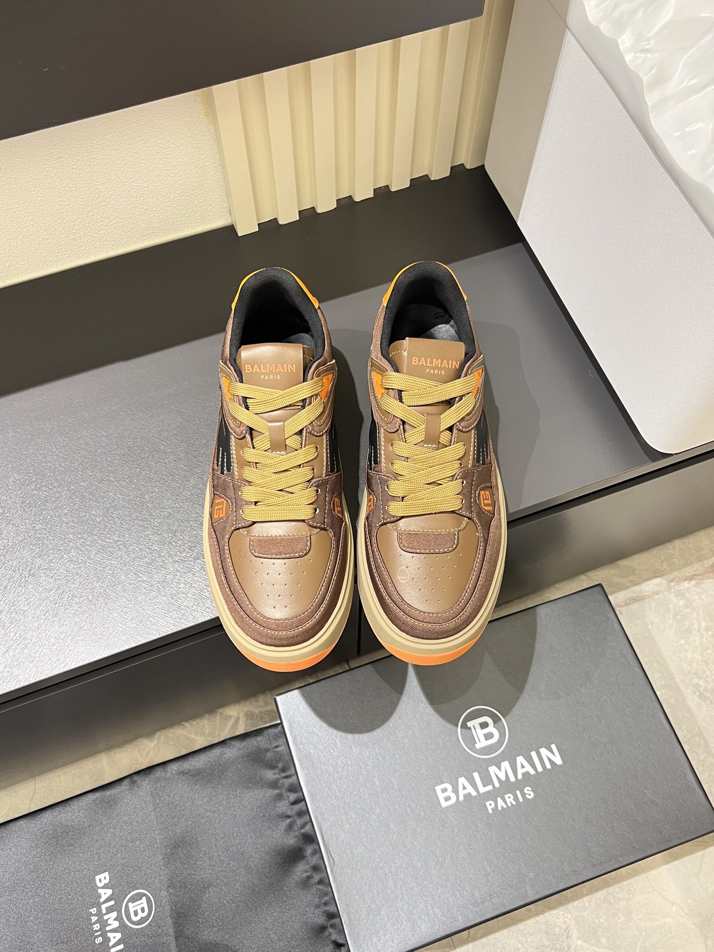 NO:745003,Balmain BALMAI* new men's sports and casual shoes are fashionable and trendy. The cowhide leather lining is very comfortable on the feet, extremely soft and delicate. It is equipped with Balmain's exclusive eyelet hardware buckle, TPU outsole, and streamlined men's shoes!  Don’t miss this high-end boutique!  size38-44 (45.46 customized),,balmain,balmain,cowhide19860909巴尔曼BALMAI* 新款男士运动休闲鞋,时尚潮流,内里牛皮上脚非常舒适,极致柔软细腻,搭配巴尔曼专属鸡眼五金扣,TPU大底,流线形男鞋！高档精品别错过！size38-44（45.46定做）,,balmain,balmain,cowhide,Men's shoes