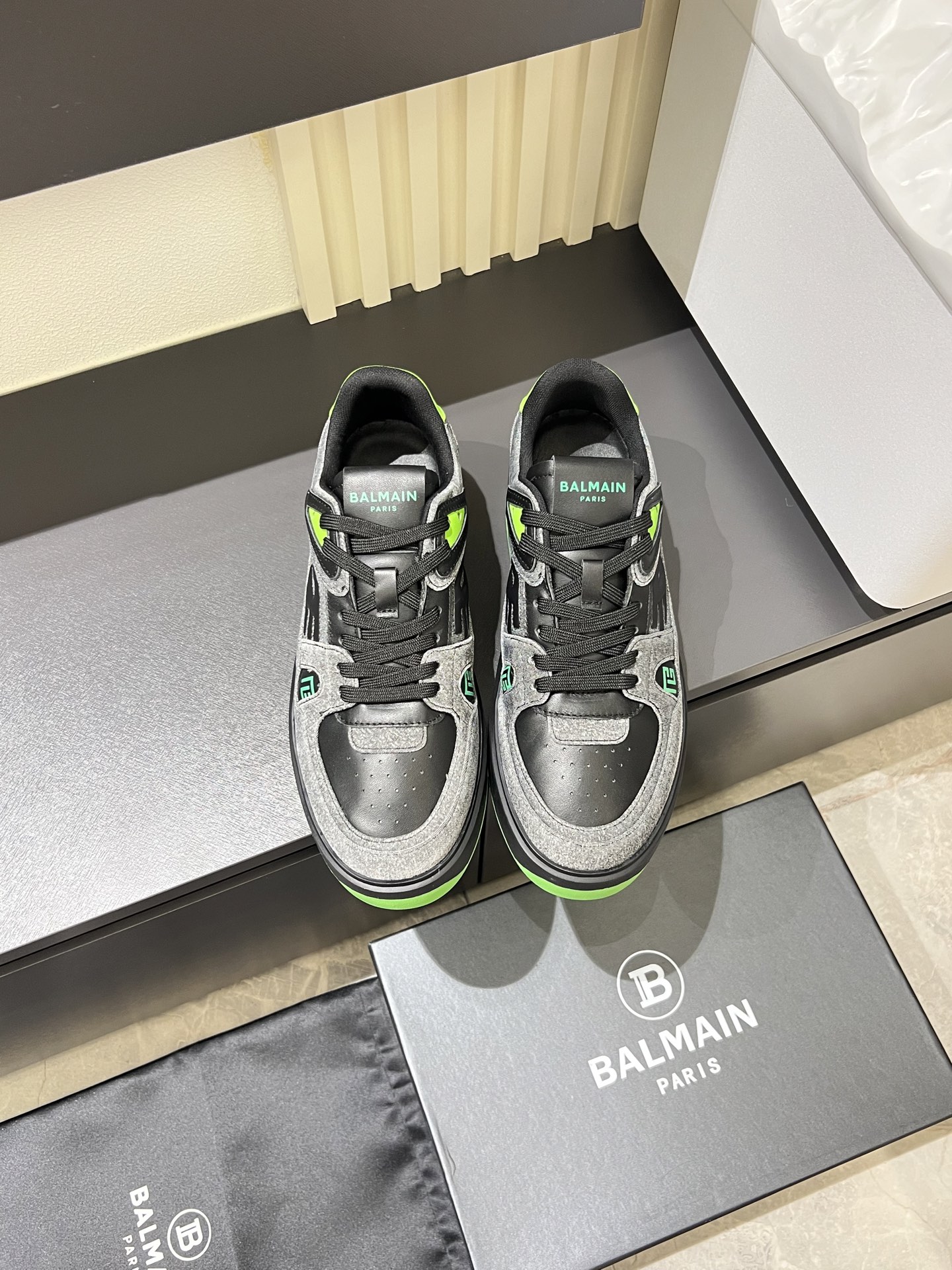 NO:744997,Balmain BALMAI* new men's sports and casual shoes are fashionable and trendy. The cowhide leather lining is very comfortable on the feet, extremely soft and delicate. It is equipped with Balmain's exclusive eyelet hardware buckle, TPU outsole, and streamlined men's shoes!  Don’t miss this high-end boutique!  size38-44 (45.46 customized),,balmain,balmain,cowhide19860909巴尔曼BALMAI* 新款男士运动休闲鞋,时尚潮流,内里牛皮上脚非常舒适,极致柔软细腻,搭配巴尔曼专属鸡眼五金扣,TPU大底,流线形男鞋！高档精品别错过！size38-44（45.46定做）,,balmain,balmain,cowhide,Men's shoes