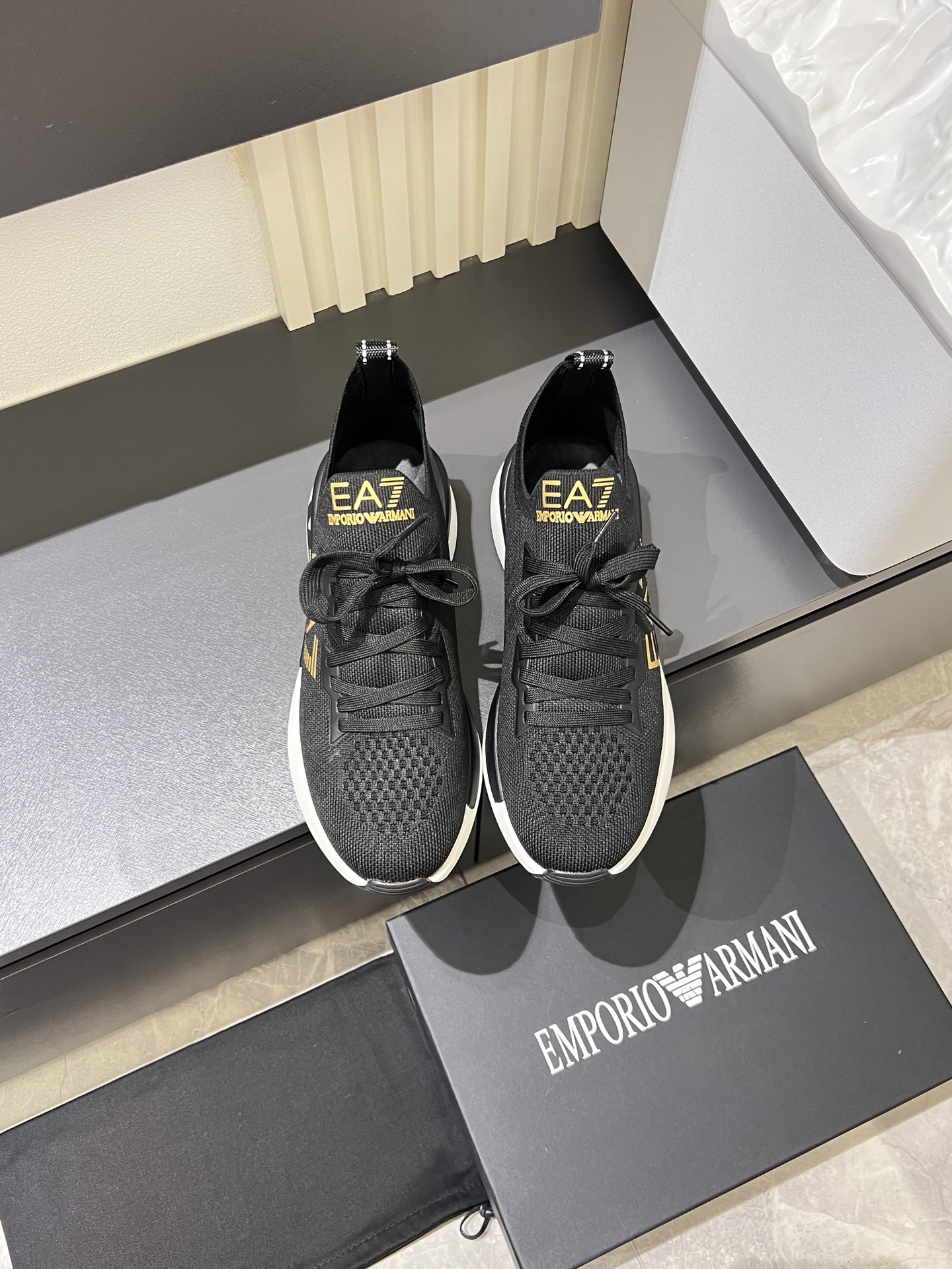 NO:349502,(ARMA*I) mainly promotes popular products, avant-garde and versatile fashion men's shoes private version, fabric flying weaving material splicing Ama mud brand, replica breathable mesh lining, fashionable and simple, atmospheric personality, more trendy and eye-catching, and pursue grade. This winter, it will subvert the old ideas and must have fashion trends with you! You must keep it yourself! High-end comfort, high-end quality workmanship. Number of 38-44!  ,armani19860909（ARMA*I）主推爆款,前卫百搭时尚男鞋私版开模,面料飞织材料拼接阿玛泥品牌 复刻透气网布内里、时尚干脆、大气个性更潮更抢眼更追求档次,这个冬季,它将颠覆旧念,与您共度时尚潮人必备! 必自留 ! 高大上的舒适大低,高端品质做工.码数38-44！,,armani,Men's shoes