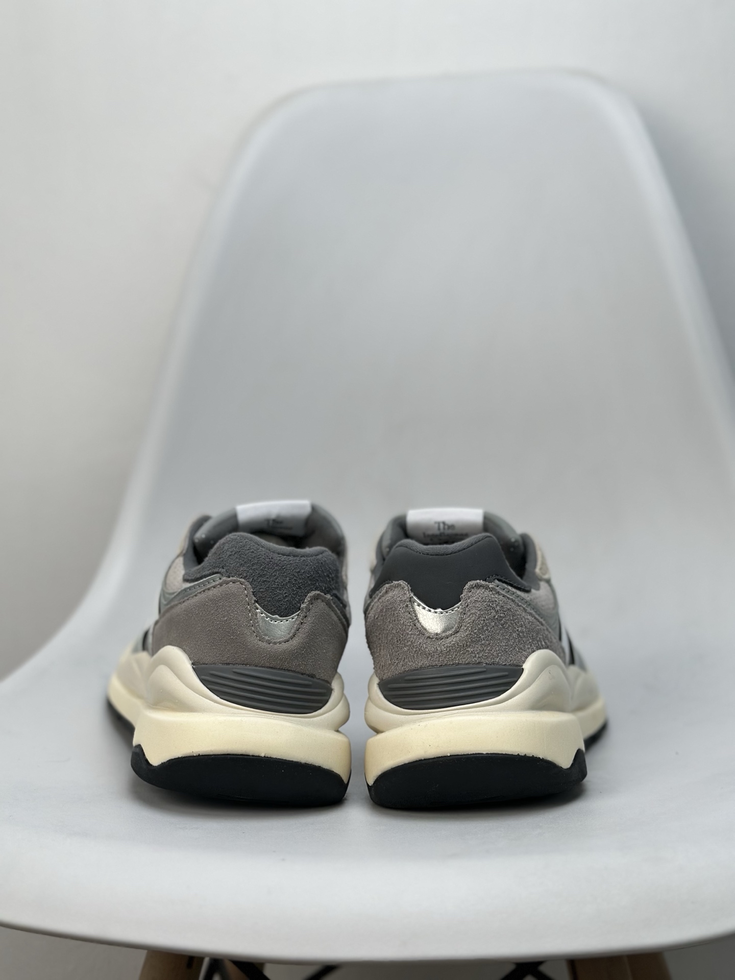 New Balance 5740 Retro Sneakers: Suede Accents, Iconic N Logo, Gray/White 6 i1745396709215 4649 0 4