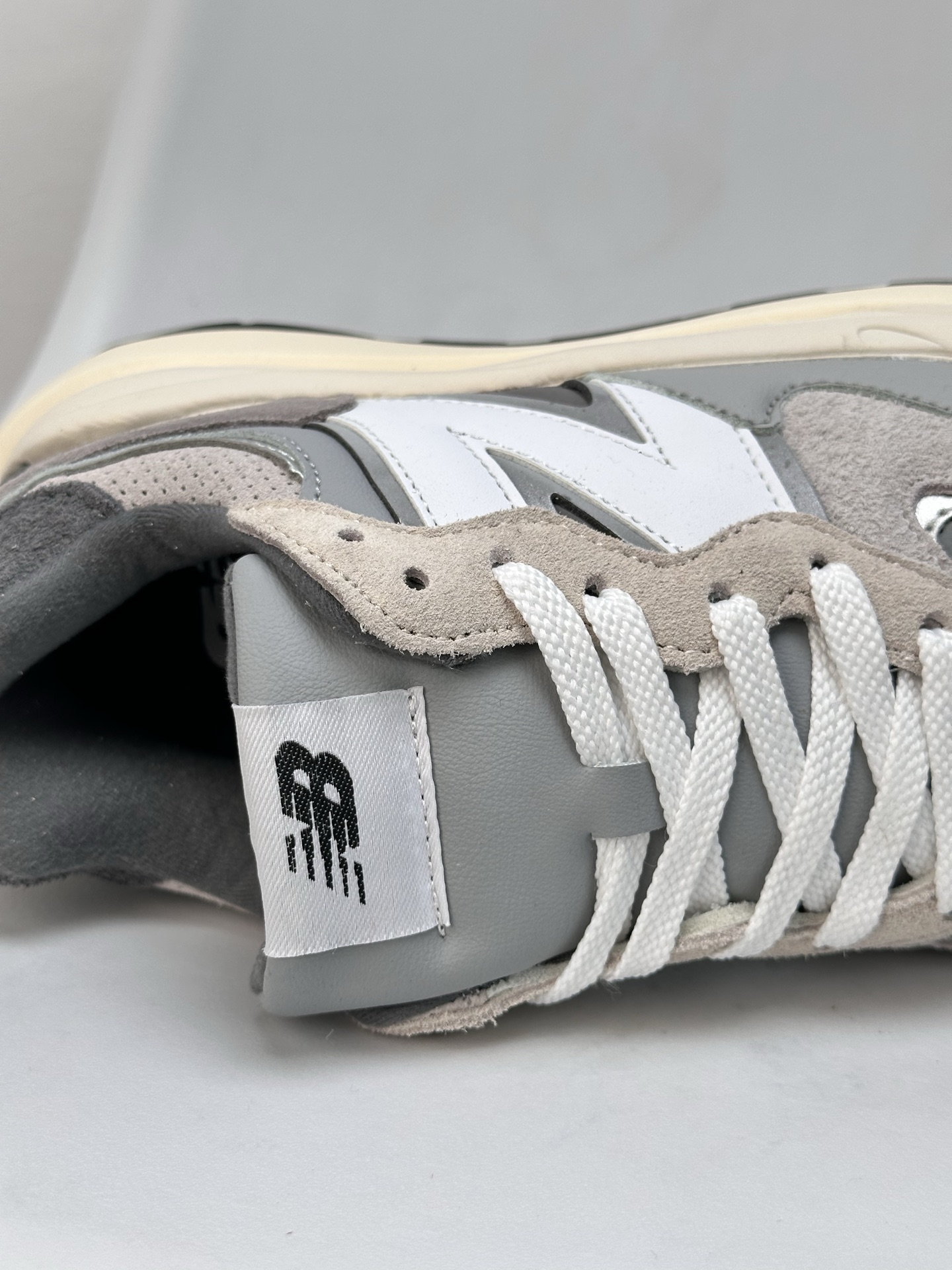 New Balance 5740 Retro Sneakers: Suede Accents, Iconic N Logo, Gray/White 9 i1745396709306 7356 0 7