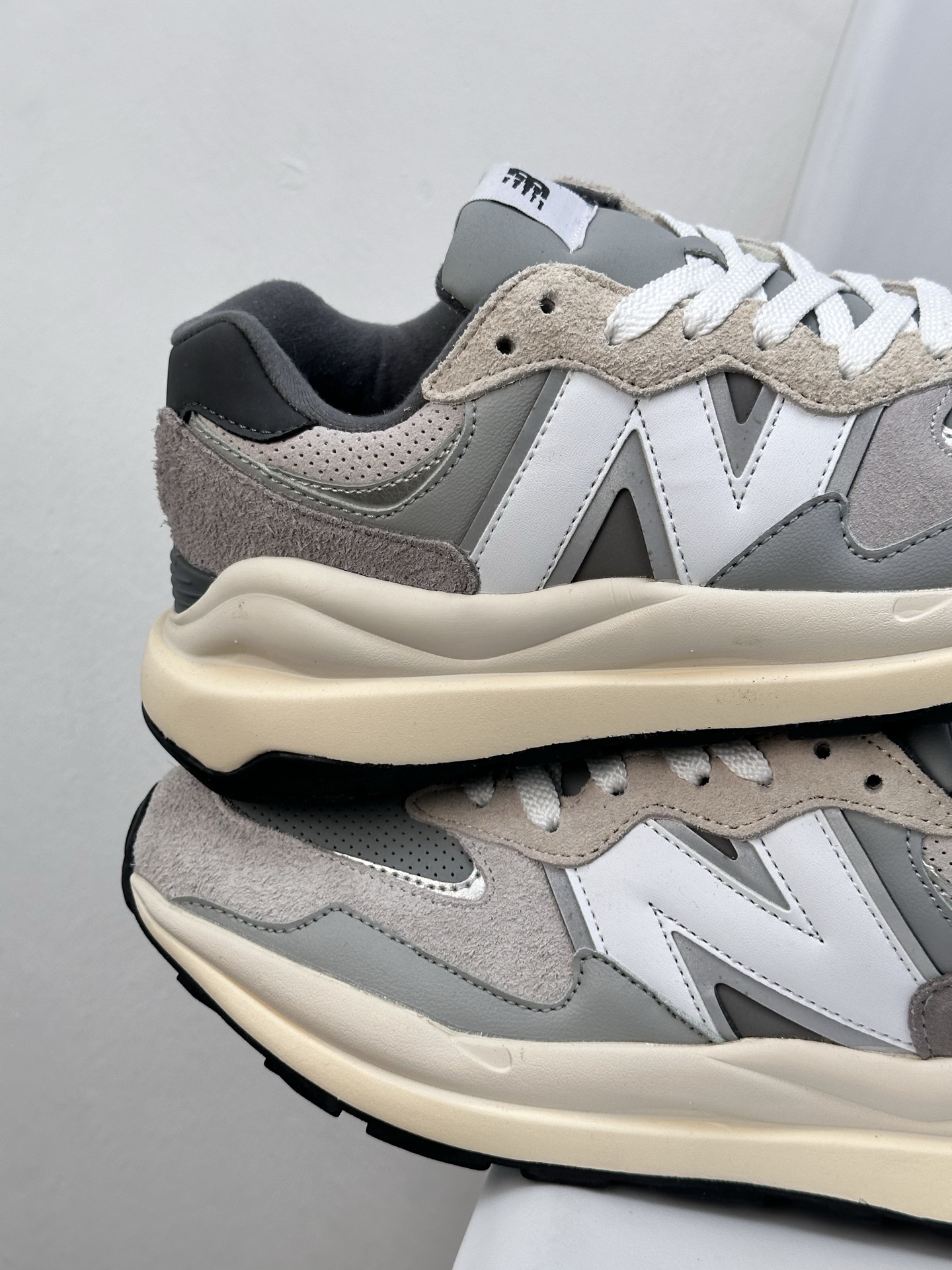 New Balance 5740 Retro Sneakers: Suede Accents, Iconic N Logo, Gray/White 4 i1745396710286 8271 0 2