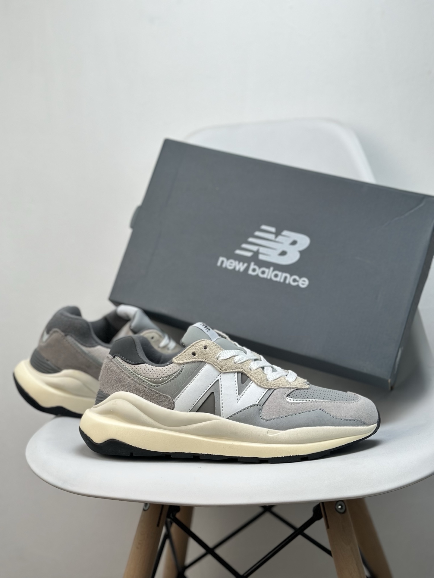 New Balance 5740 Retro Sneakers: Suede Accents, Iconic N Logo, Gray/White 10 i1745396710370 7147 0 8