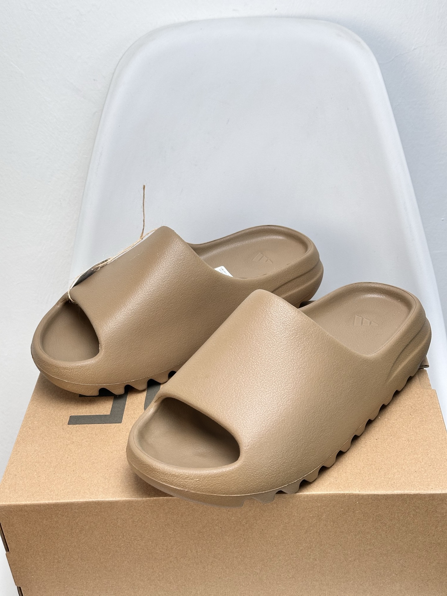 Adidas Yeezy Slide Ochre: Comfortable and Stylish Sandal for Everyday Wear 6 i1745921952034 535 0 5