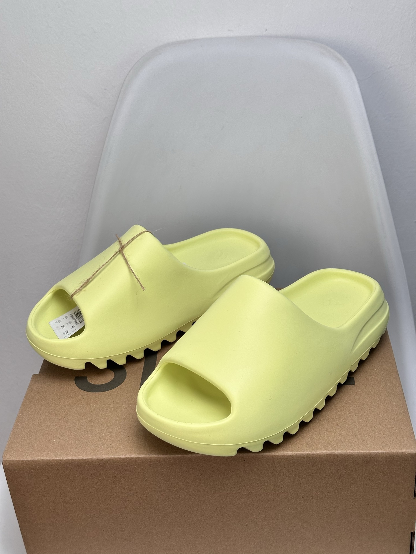 Adidas Yeezy Slide 'Glow Green' Unisex Sandal - Comfortable & Stylish 7 i1745939015691 1443 0 5