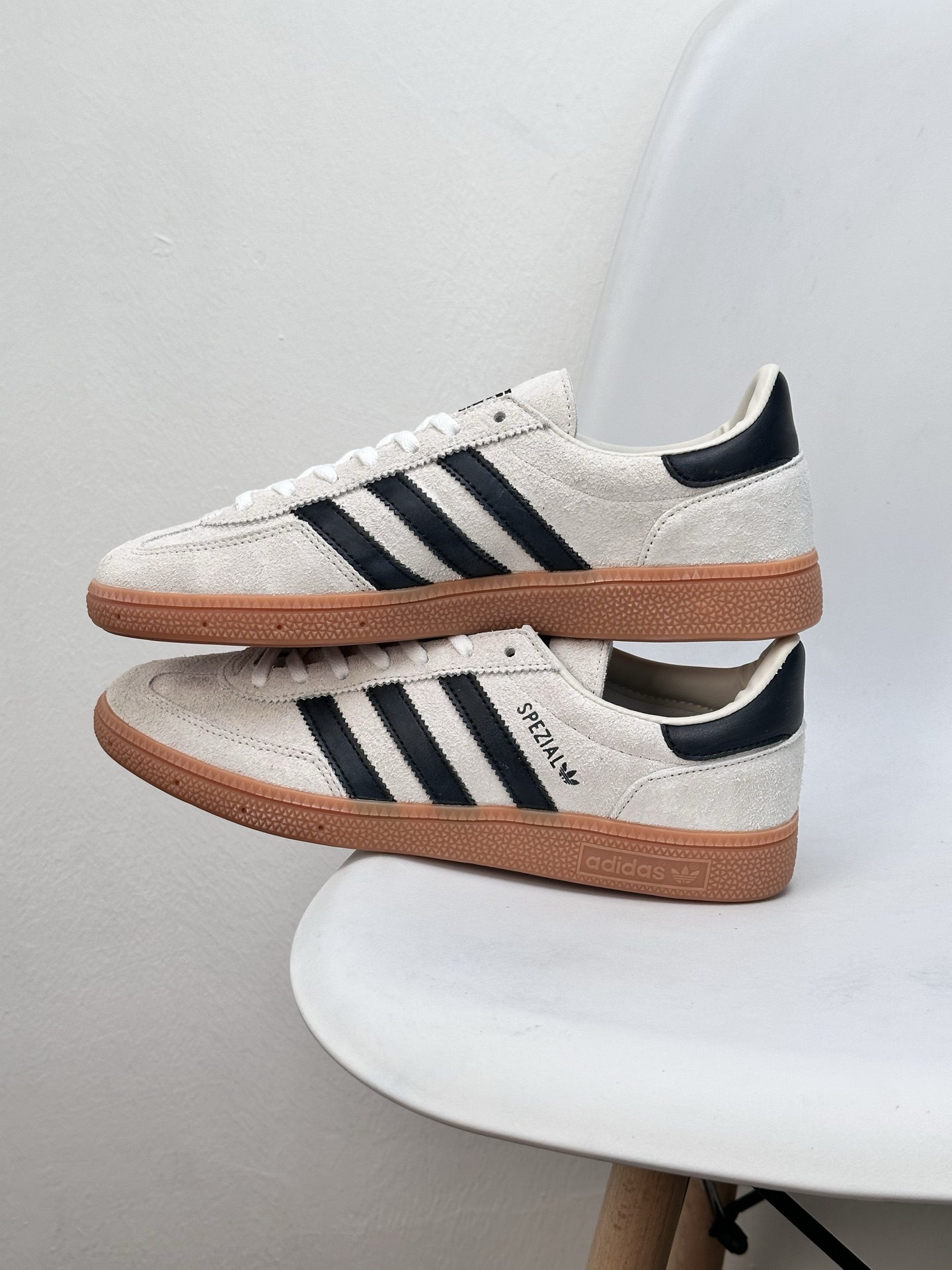 Adidas Originals Handball SPZL Suede Light Grey Black Casual Shoes 5 i1745942419177 6613 0 3