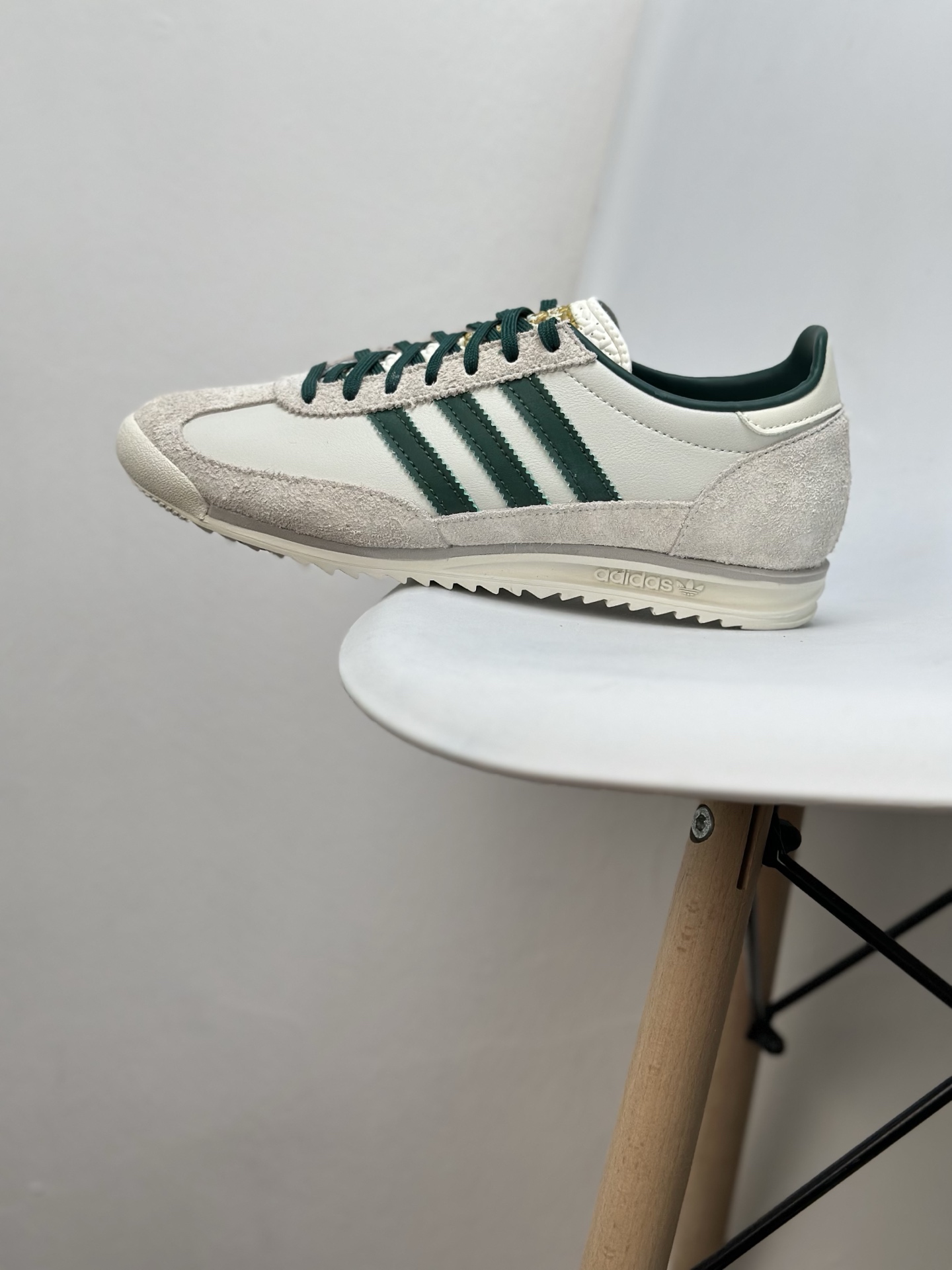 Adidas SL72 OG "Off-White/Collegiate Green" Retro Running Shoes 2 i1745942597161 3085 0 0