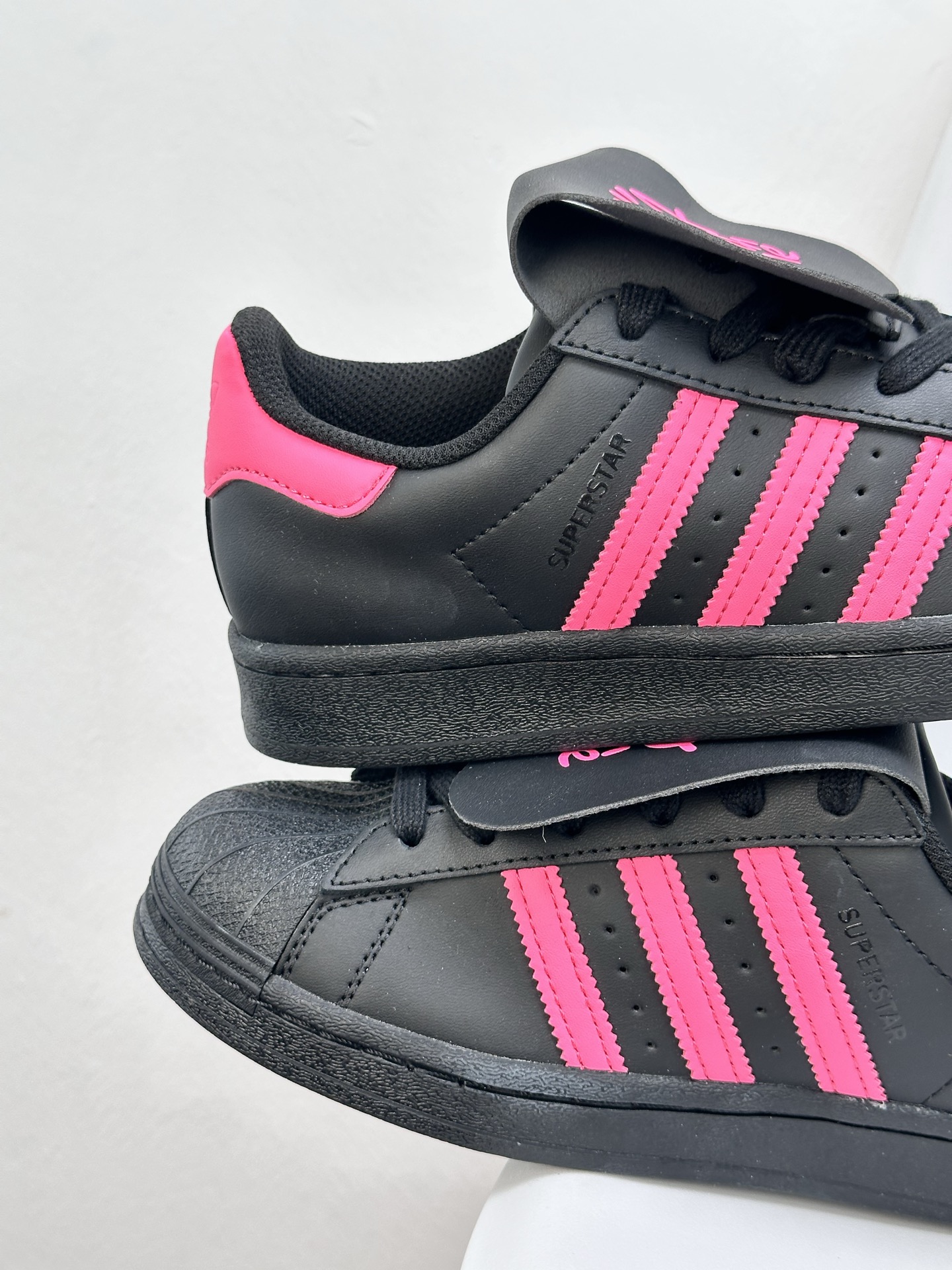 Adidas Originals Superstar Black/Pink Casual Sneakers EG4961 4 i1745942688091 6214 0 2