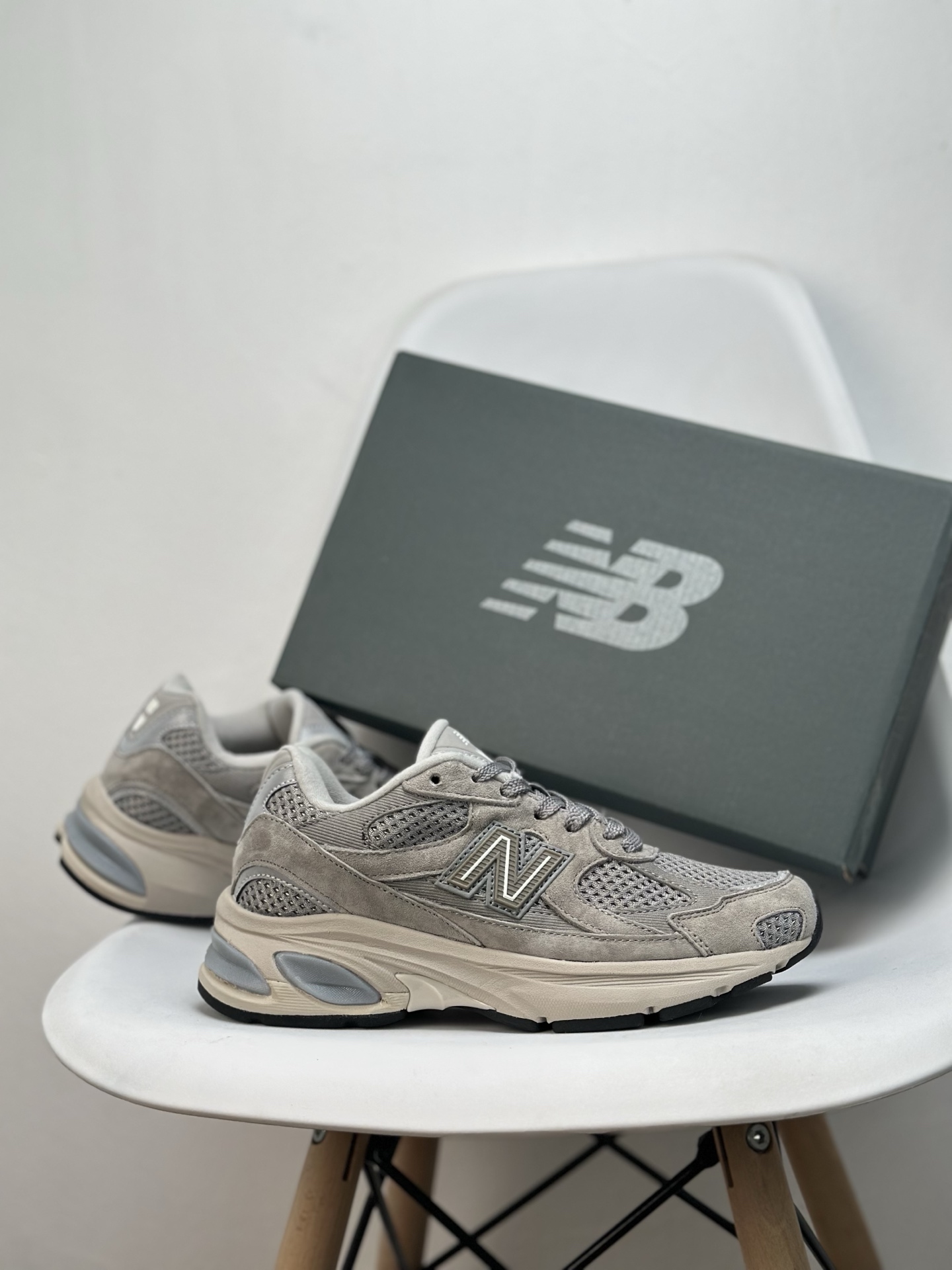 New Balance 2010 Series Retro Sneakers - Classic Style & Comfort 10 i1745943193679 8684 0 8