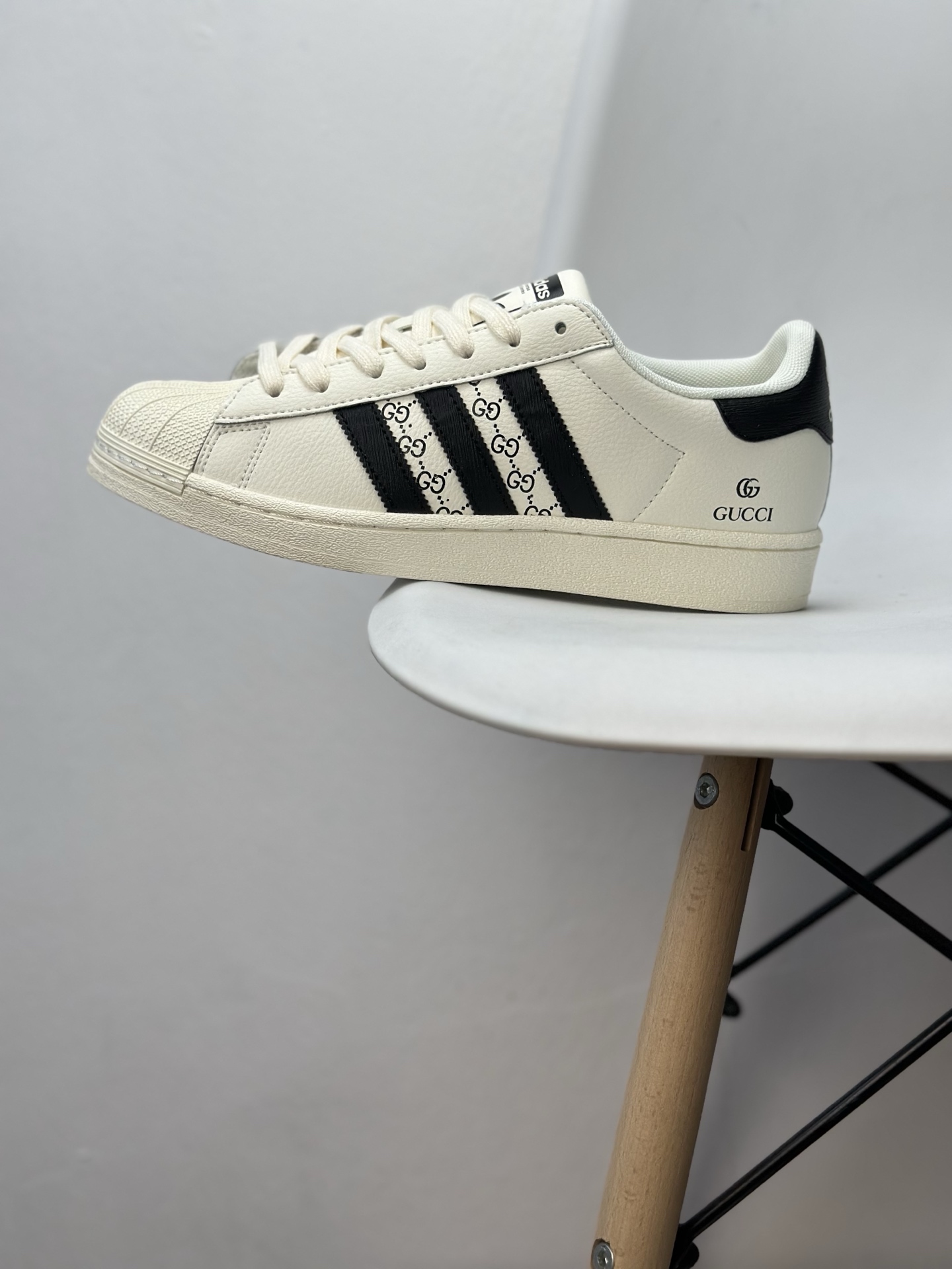 黑白XS0011 AD Originals Superstar x DIOR 贝壳头 采用全新头层拼接皮革材质后跟采用特色3D立体印字 渠道正品订单 诠释市场最高工艺水平全鞋进口头层皮料打造区别市面普通真标版本,进出专柜无压力 XR“古驰黑米白”XS0011 2⁄3 371⁄3 38 382⁄3 391⁄3 40 402⁄3 411⁄3 42 422⁄3 431⁄3 44 45