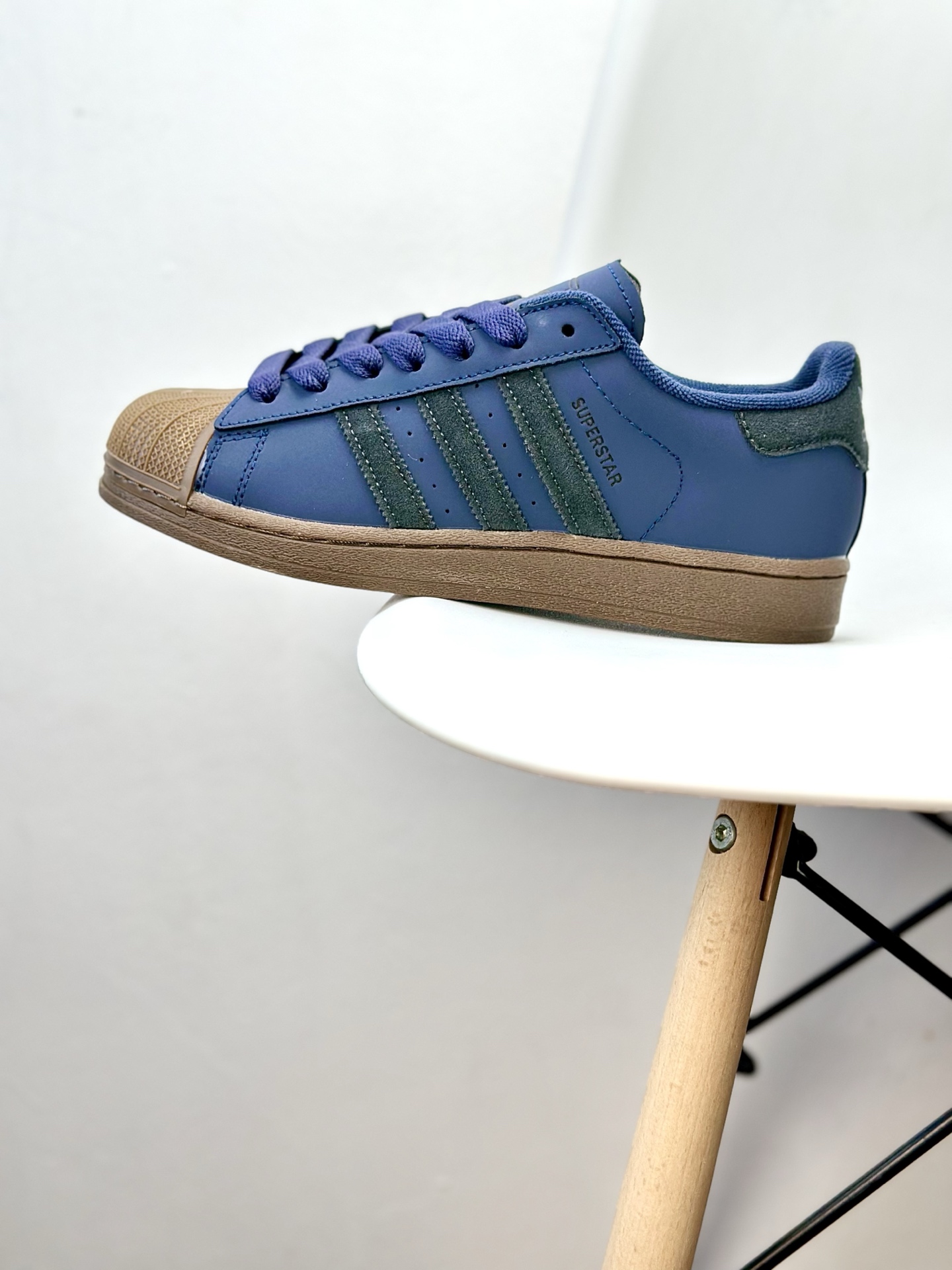 #X版 出厂价💰90
阿迪达斯/三叶草Adidas Originals Superstar OG Vintage"Earth Strata Black"经典贝壳头古着系列低帮百搭休闲运动板鞋XR“磨砂蓝翻毛三杠绿”JQ3226
尺码:36 36⅔ 37⅓ 38 38⅔ 39⅓ 40 40⅔ 41⅓ 42 42⅔ 43⅓ 44 45