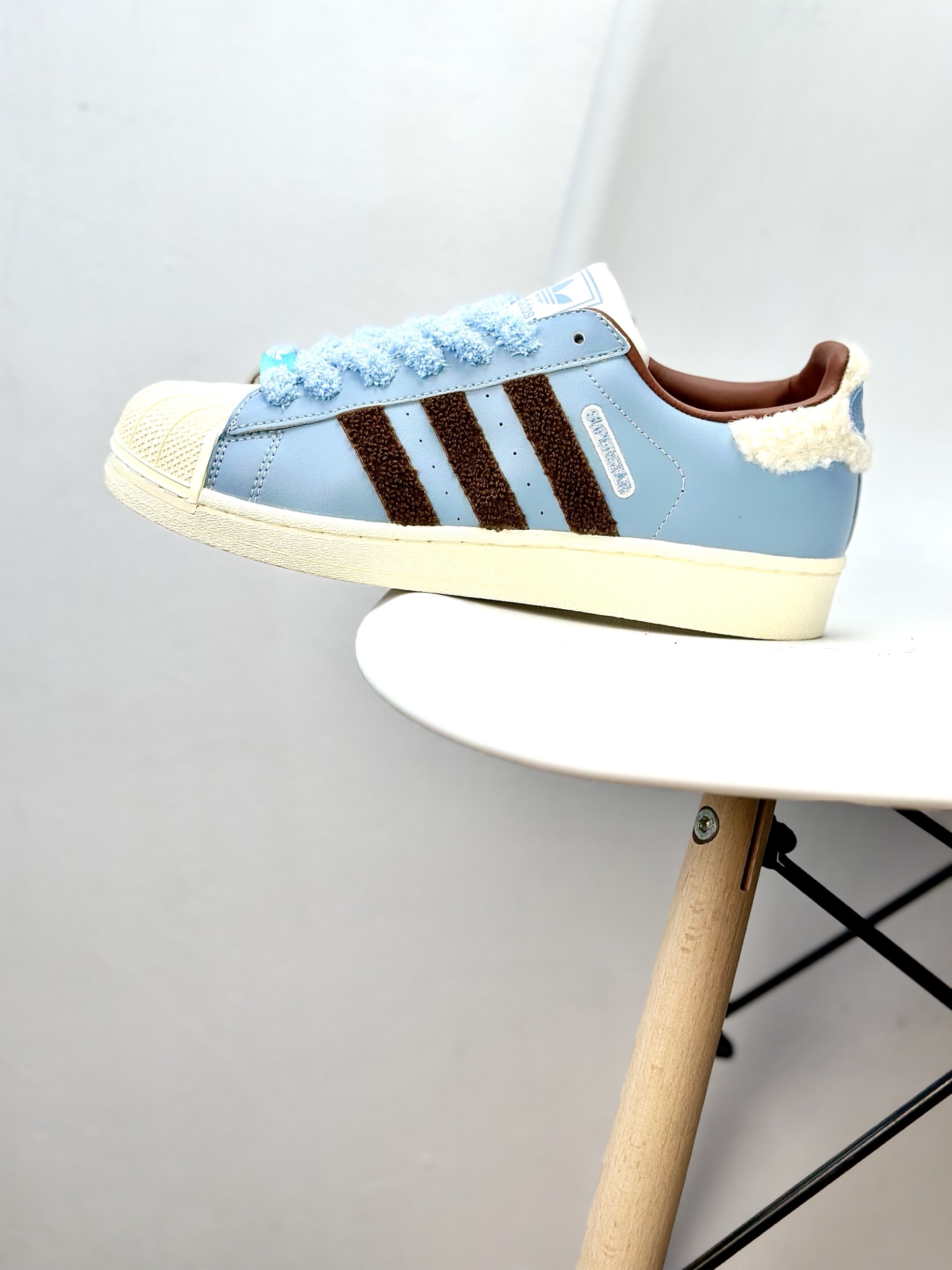 #X版 出厂价💰90
阿迪达斯/三叶草Adidas Originals Superstar OG Vintage"Earth Strata Black"经典贝壳头古着系列低帮百搭休闲运动板鞋XR“皮革蓝绒毛三杠来咖啡棕”JR6987
尺码:36 36⅔ 37⅓ 38 38⅔ 39⅓ 40 40⅔ 41⅓ 42 42⅔ 43⅓ 44 45