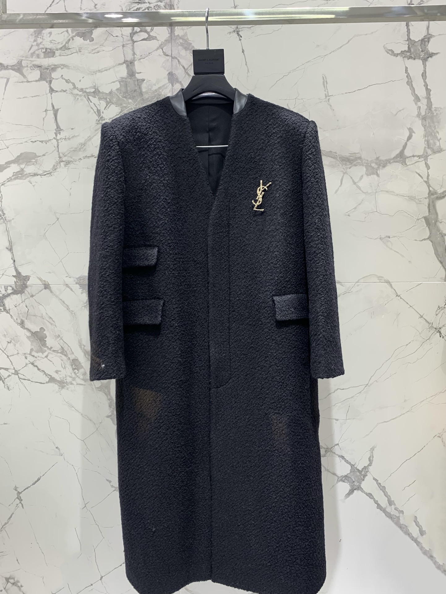 NO:952335,* Holy Family Classic Three Pocket Fleece Wool Jacket Long Jacket Loose Fit Oversize Unisex Style Uniform Series for Men and Women Cool and Casual Minimalist Style Made of Mechanical Fabric Fashionable and High-end Must-Enter Sizes SML, Balmain-clothing, balmain,versace,jackets & coats,19860909* 圣家经典三口袋 羊圈毛外套 长款外套 宽松版型 oversize 中性风格 男女同款系列 酷飒休闲极简风格 搞定机理感面料 时尚高级必入 码数SML,巴尔曼-服装,balmain,versace,jackets & coats,,Women's clothing