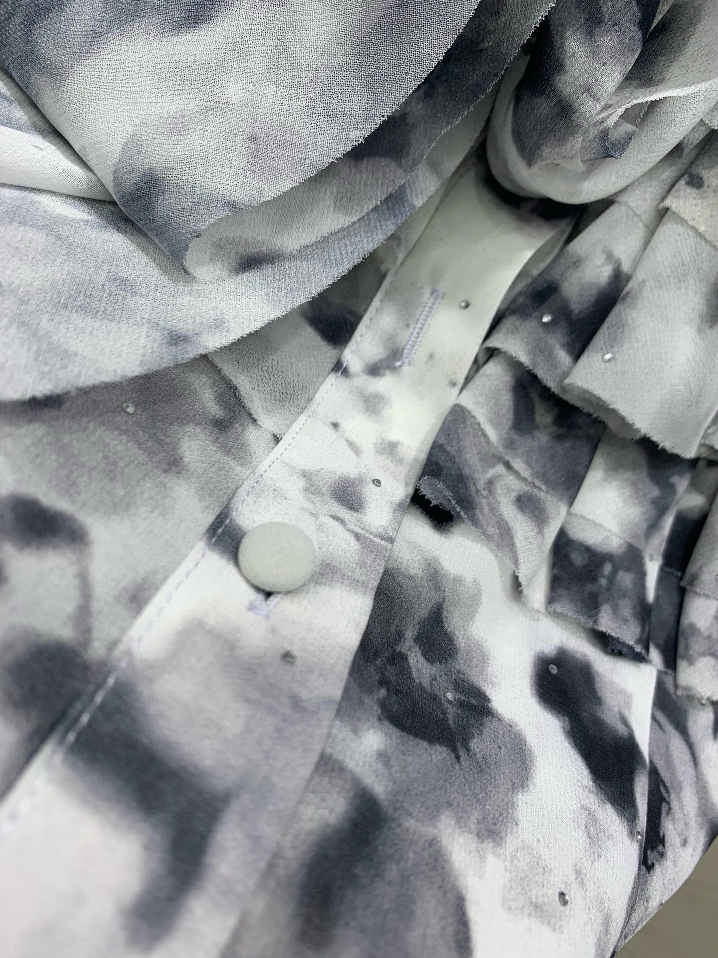 Balmai Balzai Dyes Palace Flowers with Shorts: First-Rate Female Suit. - 图片 7