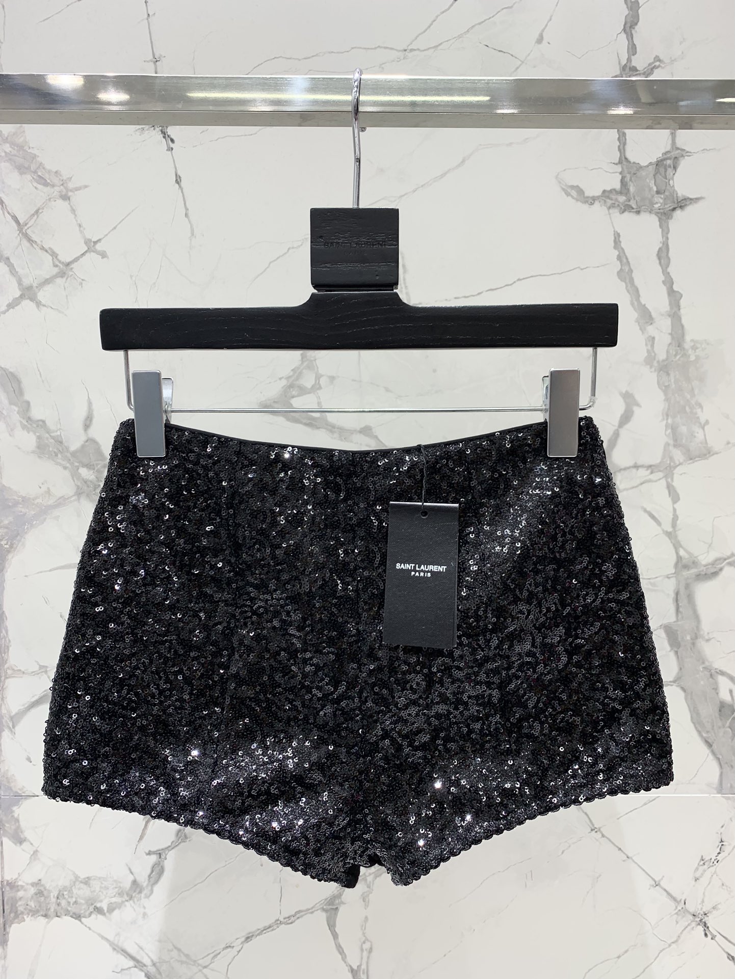 NO:923213,*Saint Family encrypted sequined knitted hot pants, yb customized encrypted sequin material, three-dimensional tailoring, shorts full of details, anti-scratch treatment, trouser legs with elastic cuffs, practical and safe, matching with silk shirts or T-shirts are very good choices, three-dimensional tailoring reflects the figure, a style that can be worn in all seasons, size SML, Saint Laurent-clothing, saint laurent, shorts, real silk,19860909* 圣家加密亮片拼针织热裤 yb定制加密亮片料 立体剪裁 细节满满的短裤 做了防刮处理, 裤腿做了松紧收口自己 实穿又保险 搭配真丝衬衣或者T 都是非常不错的选择 立体剪裁体现身材,四季都可以穿的款式 码数SML,圣罗兰-服装,saint laurent,shorts,real silk,,Women's clothing