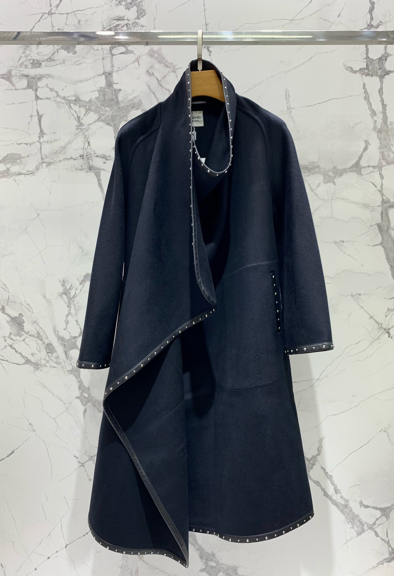 HERMÈS Rivet Patchwork Cashmere Coat: Winter Warmth & Runway Style 3 i1725781926 1048 2